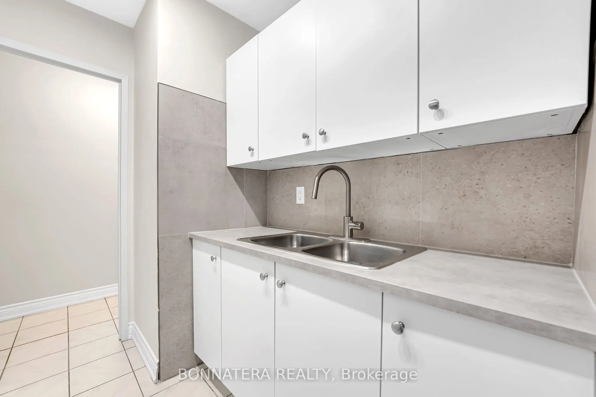 3065 Queen Frederica Drive #905