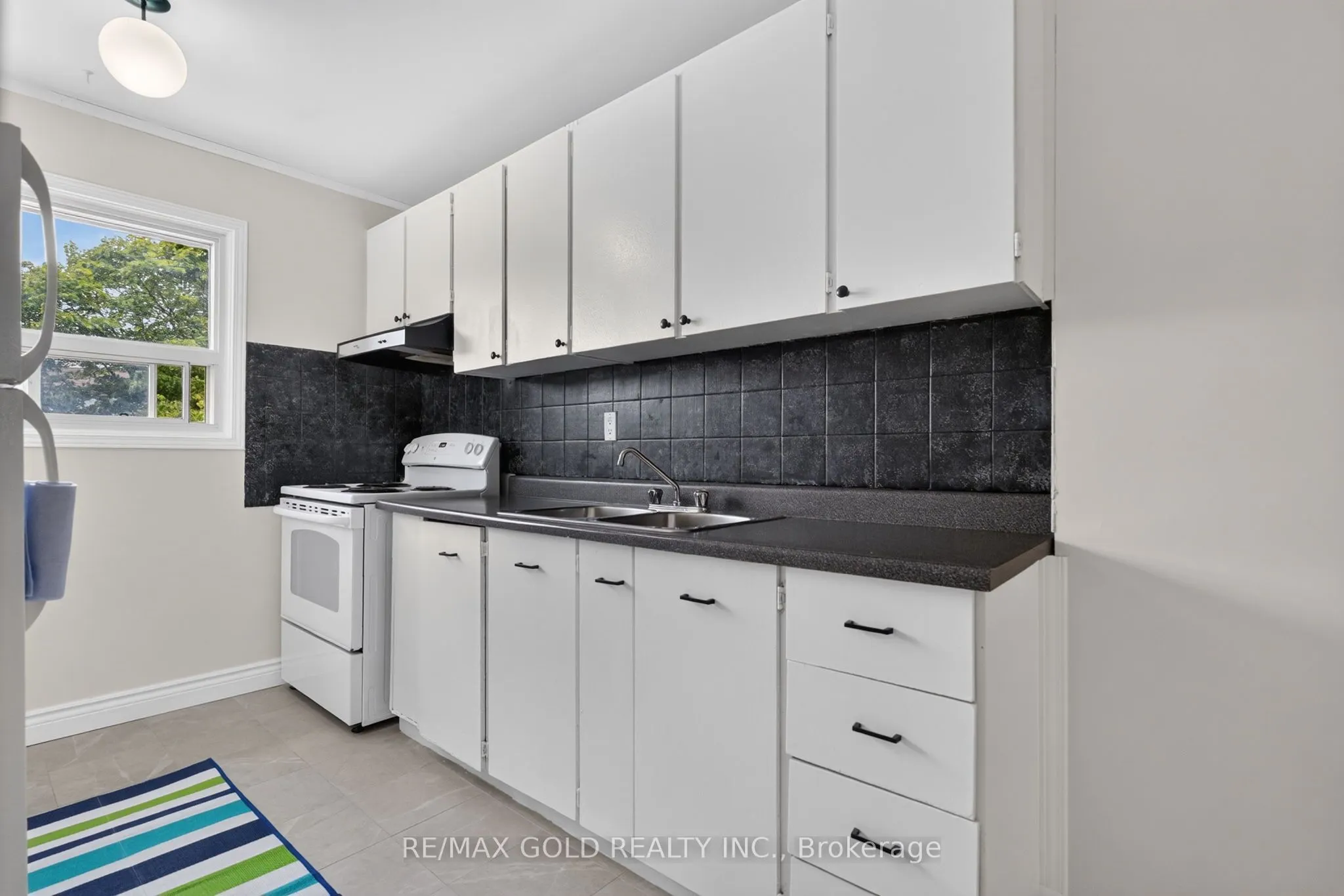 13 Gold Pine Court
