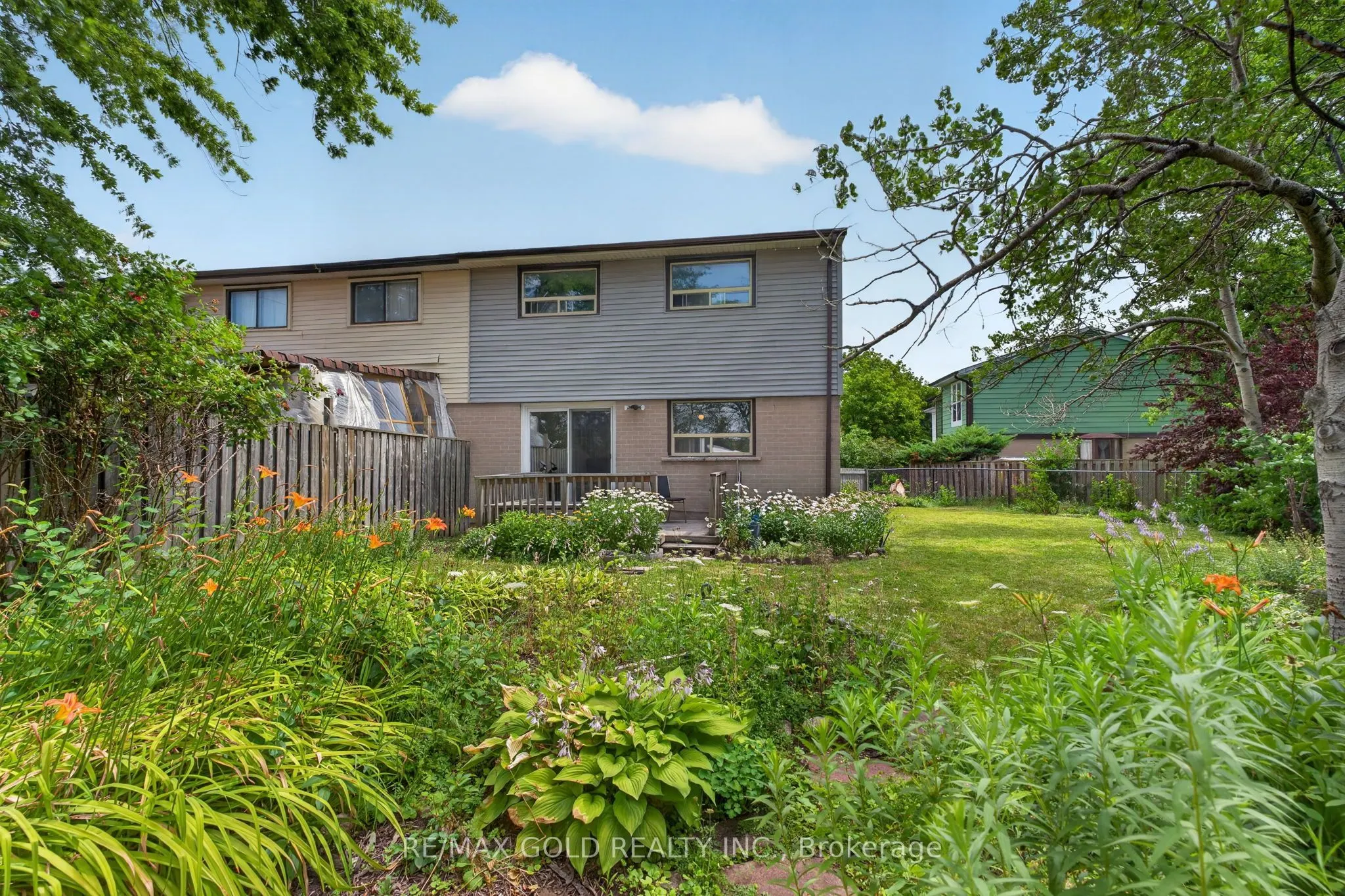 13 Gold Pine Court