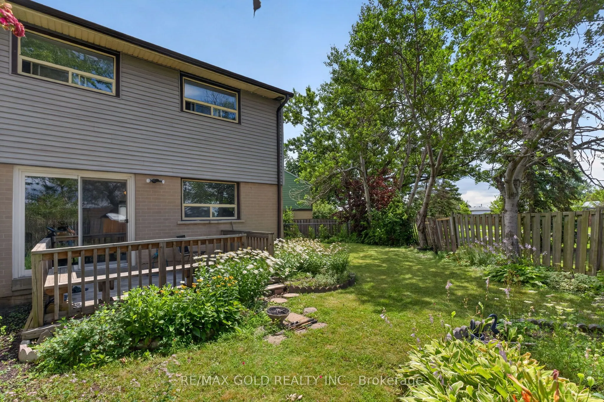 13 Gold Pine Court
