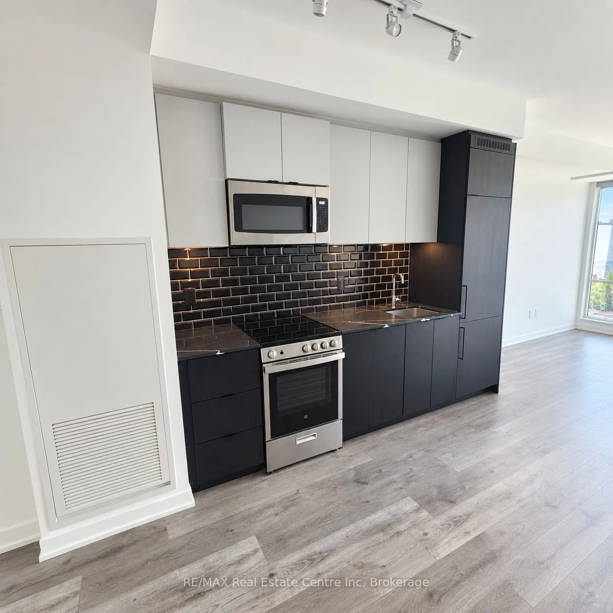 285 Dufferin Street #328