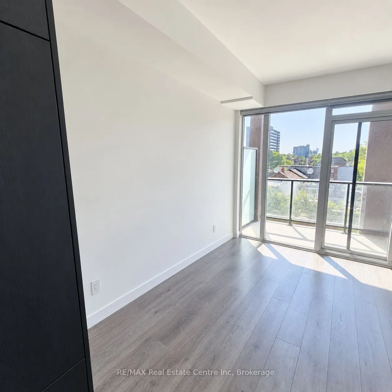 285 Dufferin Street #328