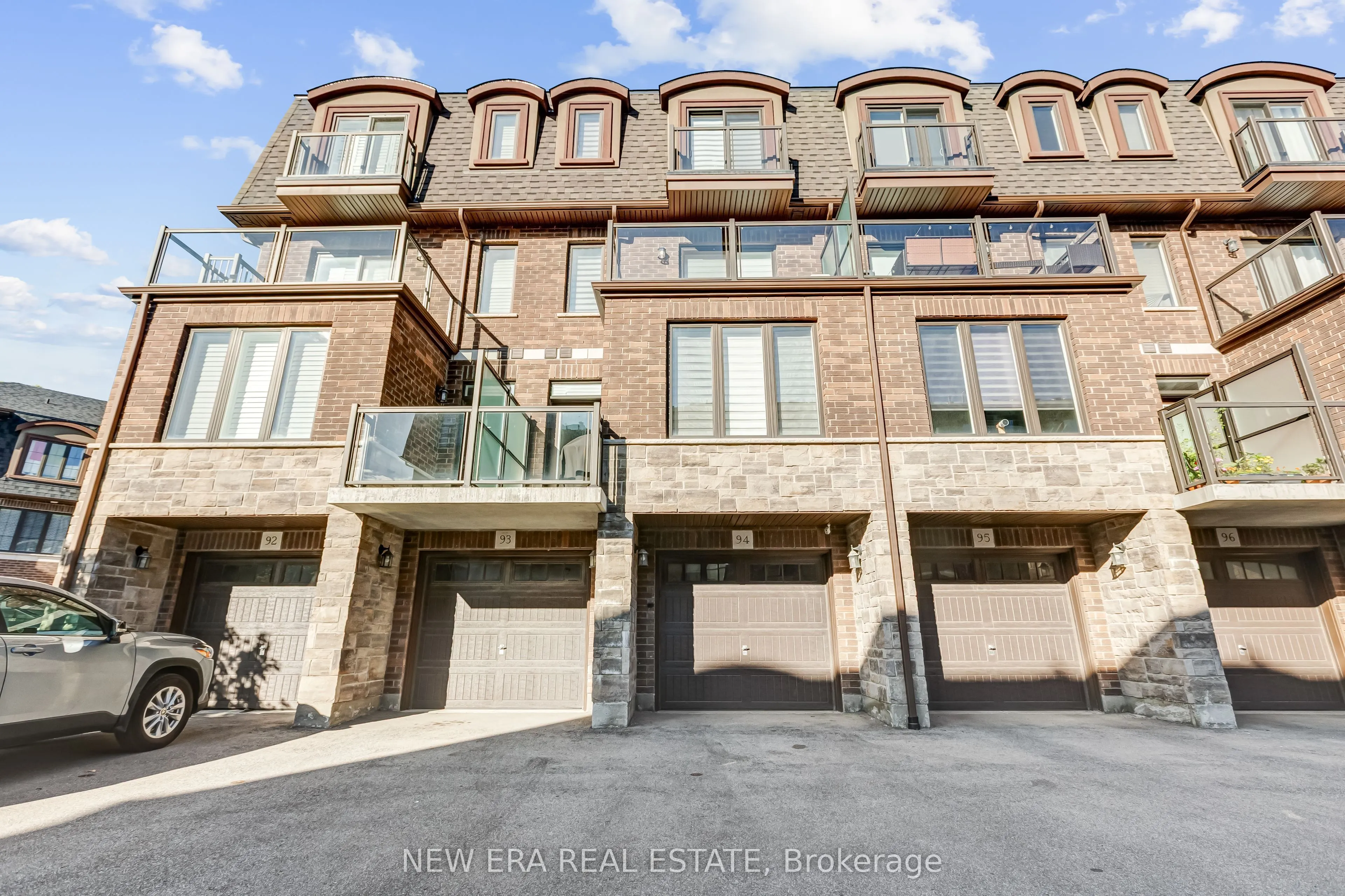 445 Ontario Street S #94