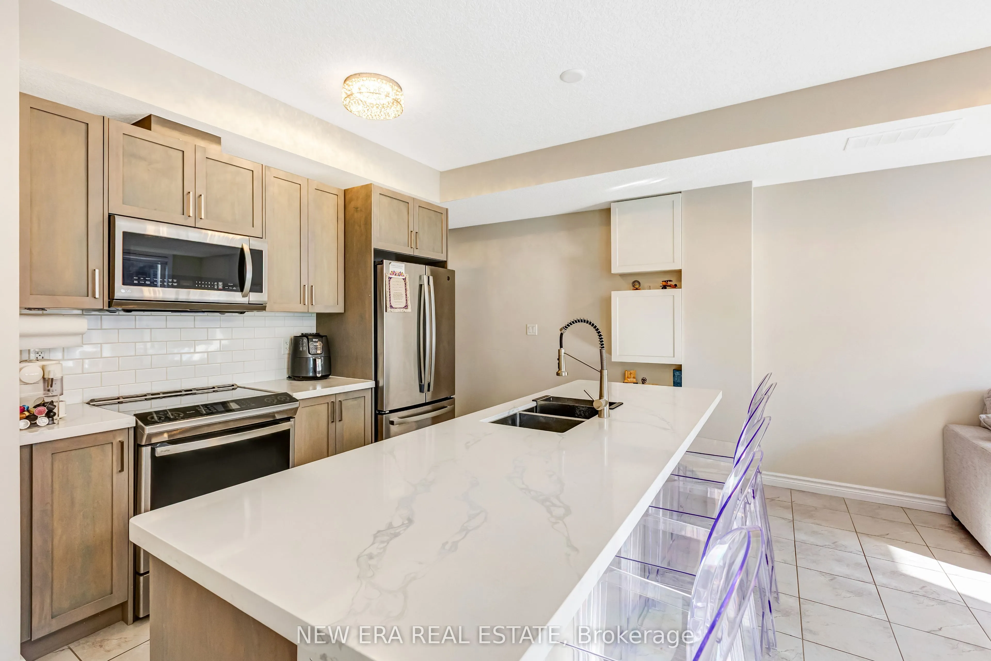 445 Ontario Street S #94