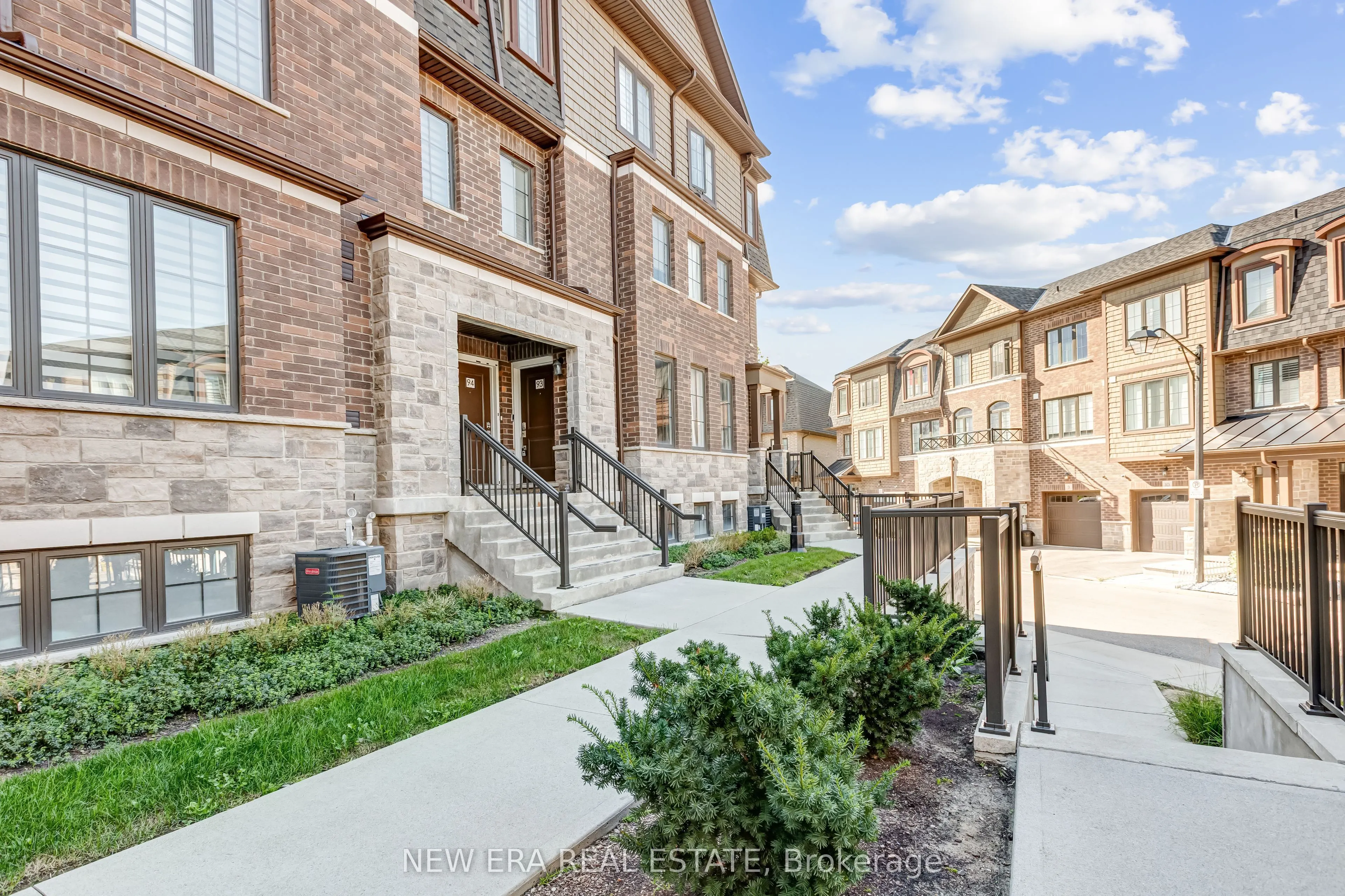 445 Ontario Street S #94