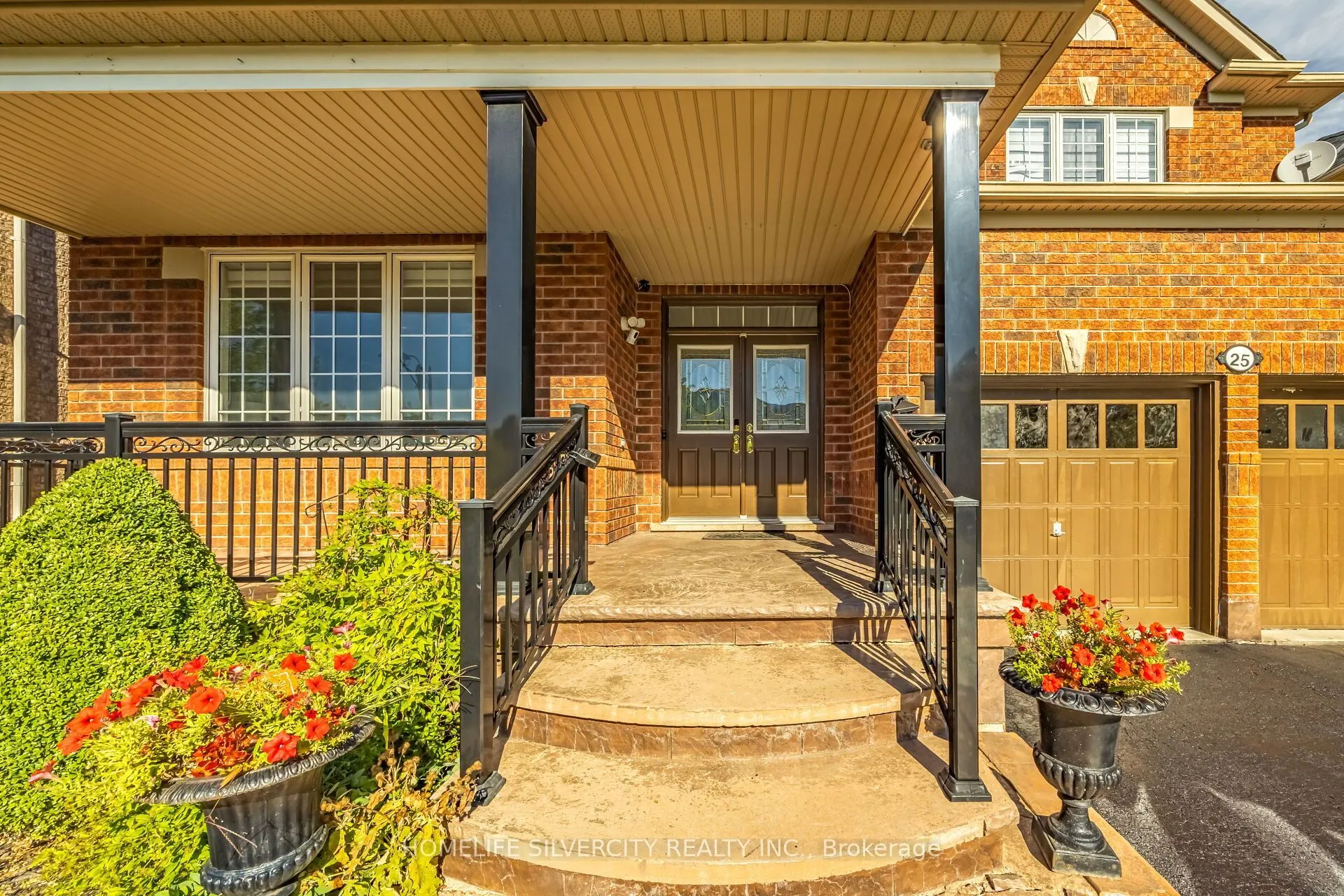 25 Van Hoof Crescent