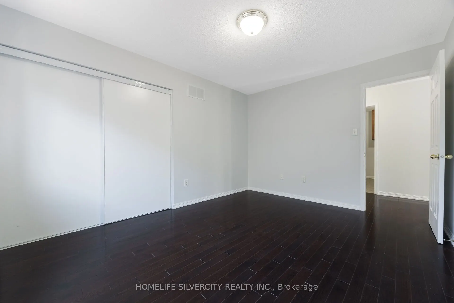 25 Van Hoof Crescent