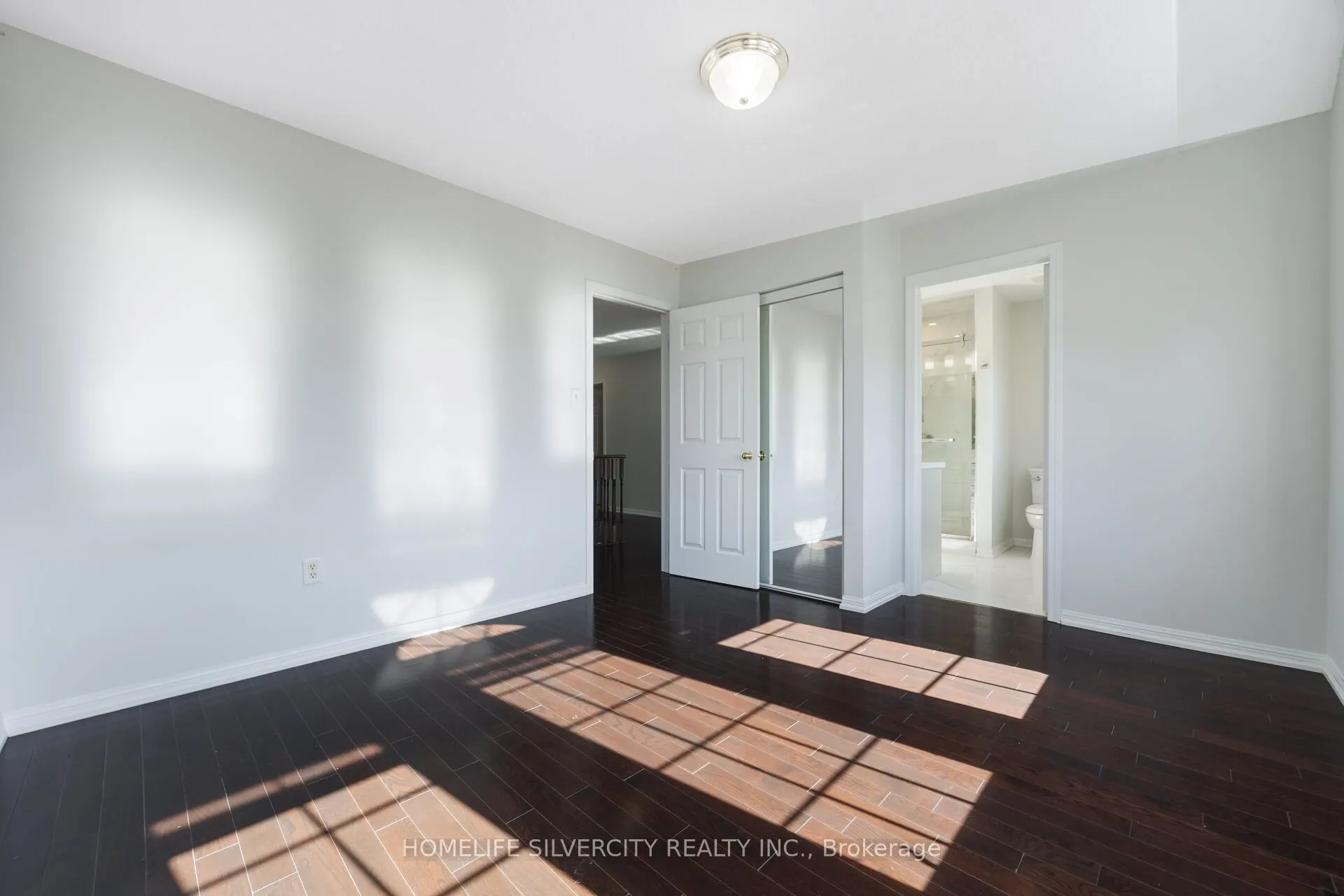 25 Van Hoof Crescent