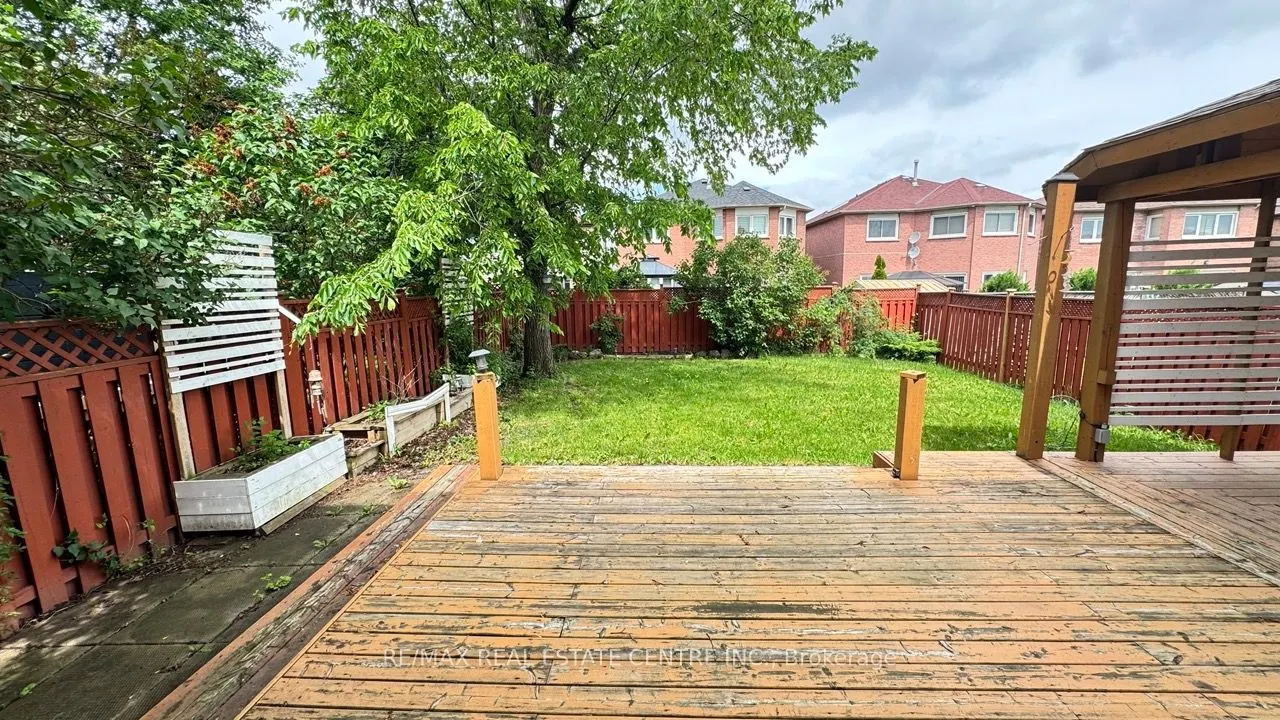 16 Nectarine Crescent