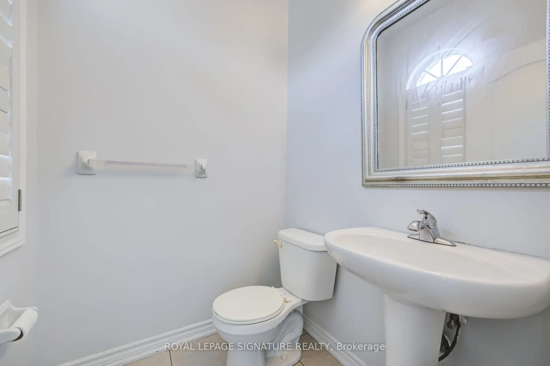 42 Daden Oaks Drive #(Upper)