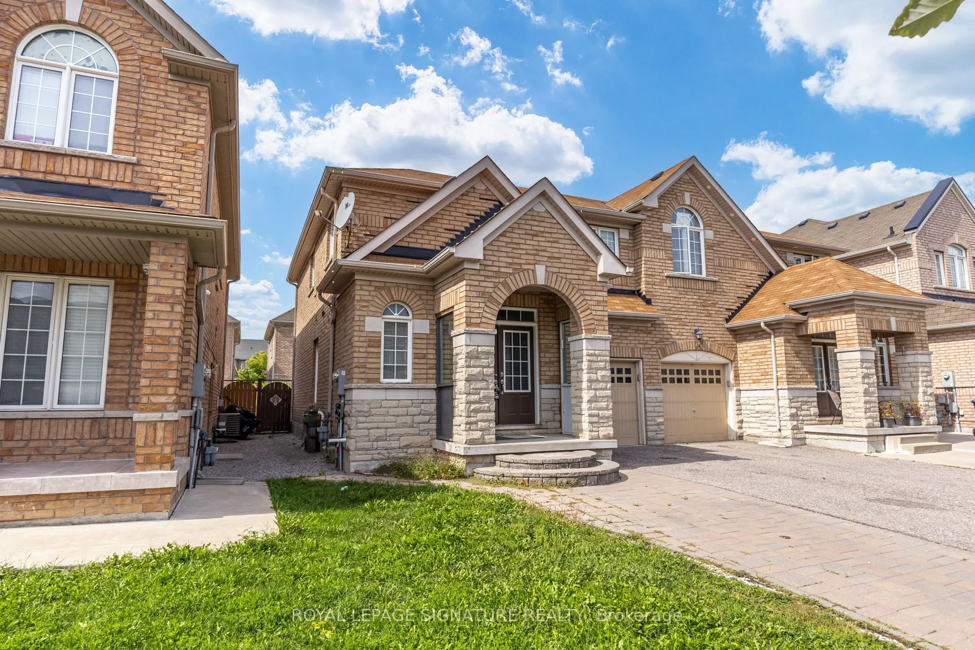 42 Daden Oaks Drive #(Upper)