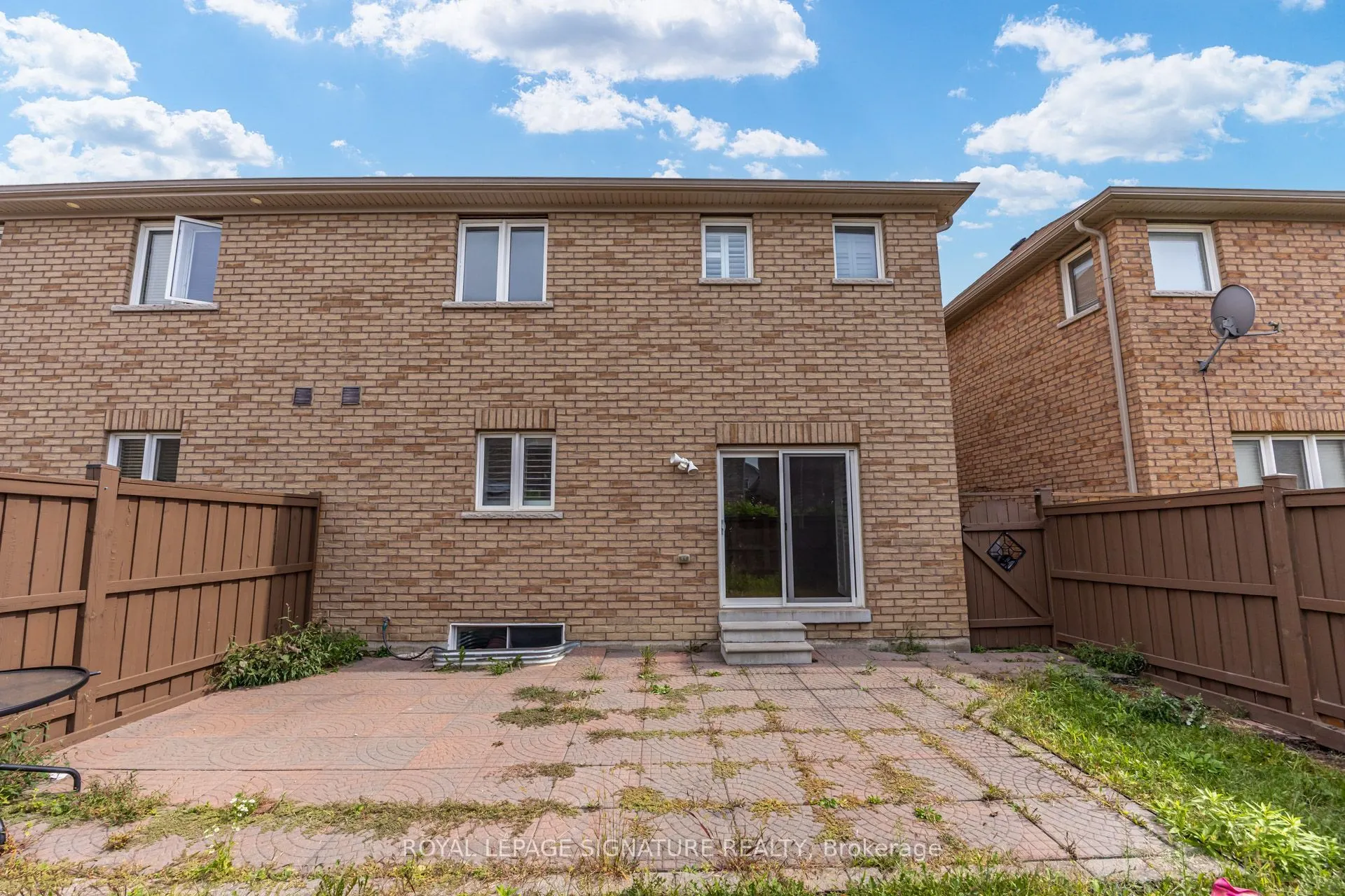 42 Daden Oaks Drive #(Upper)