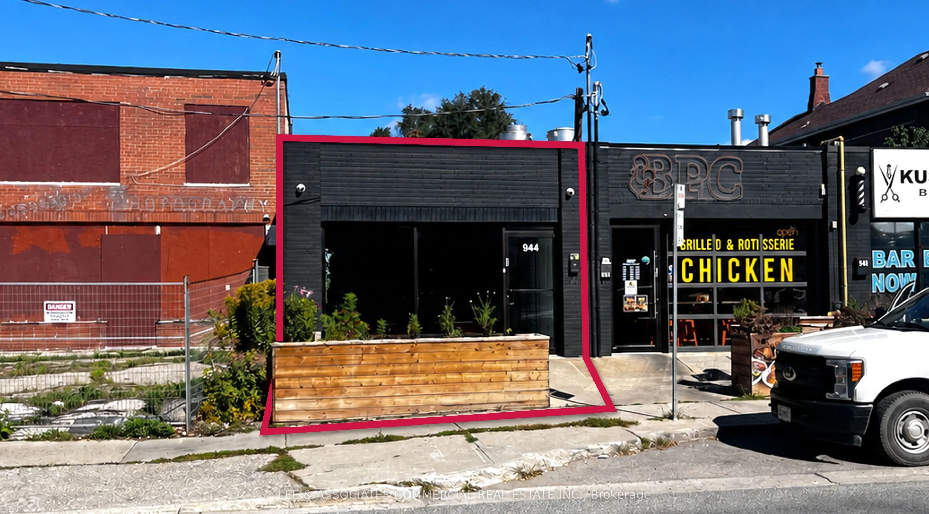 944 The Queensway Boulevard