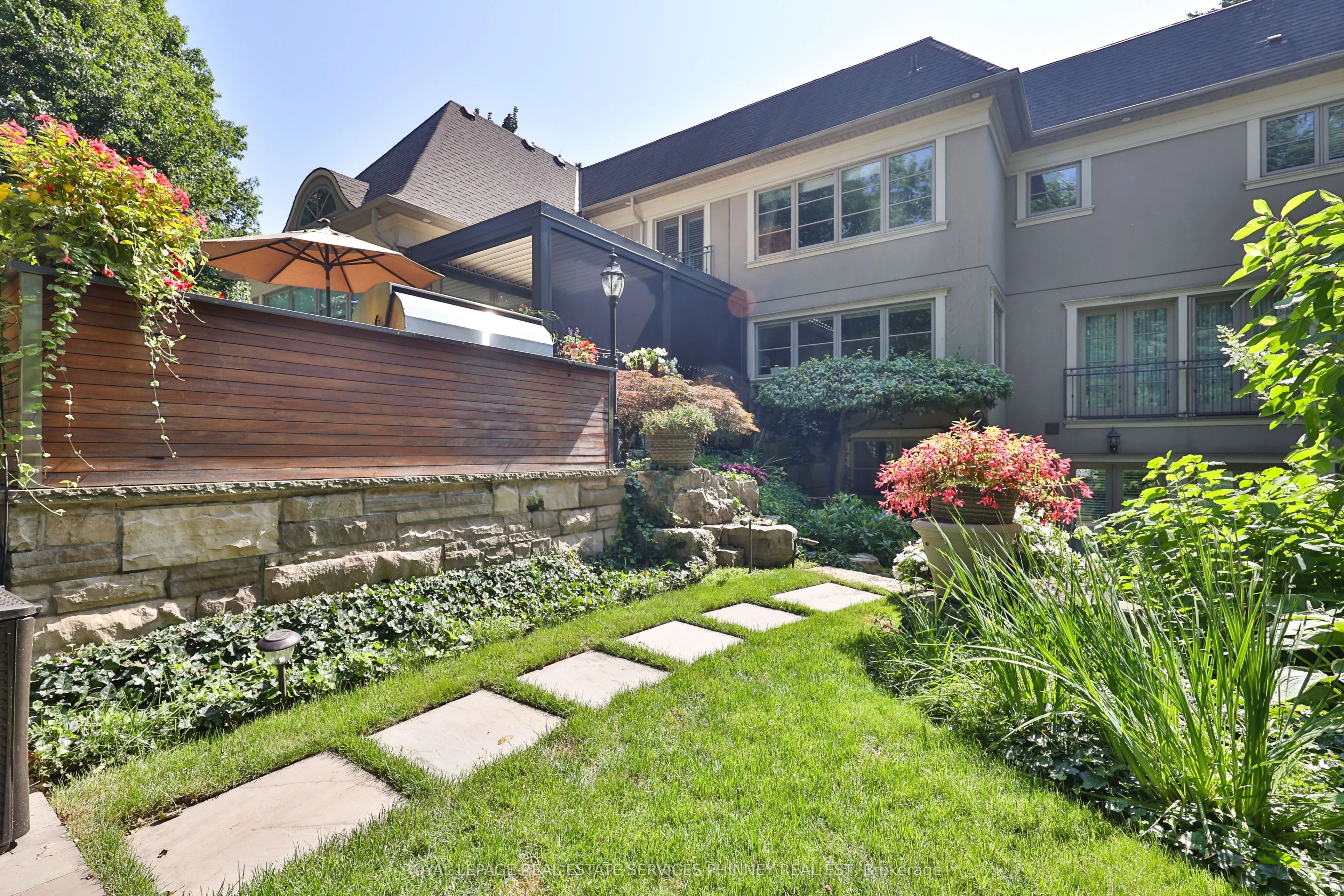 541 Arrowhead Road