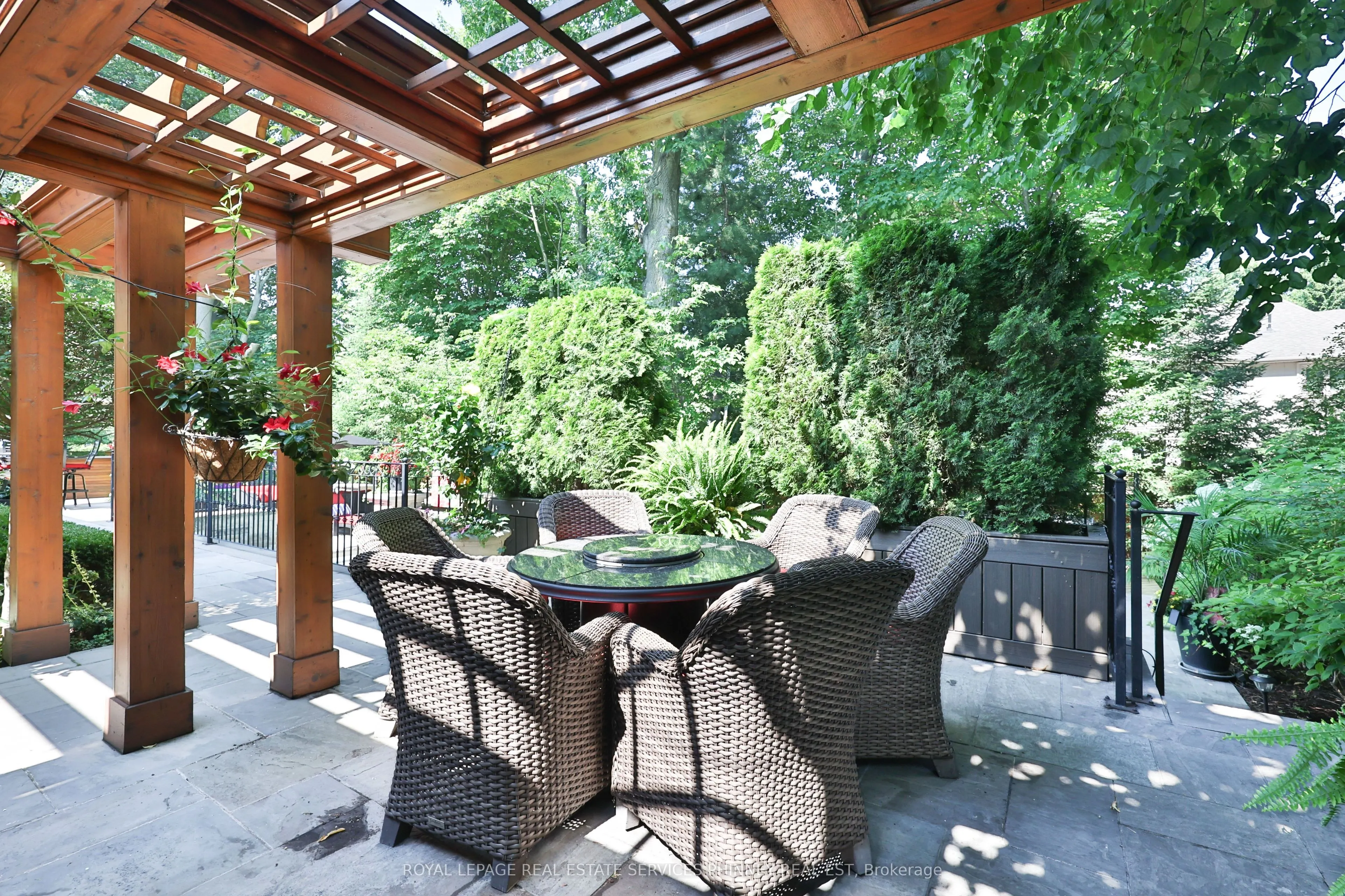 541 Arrowhead Road
