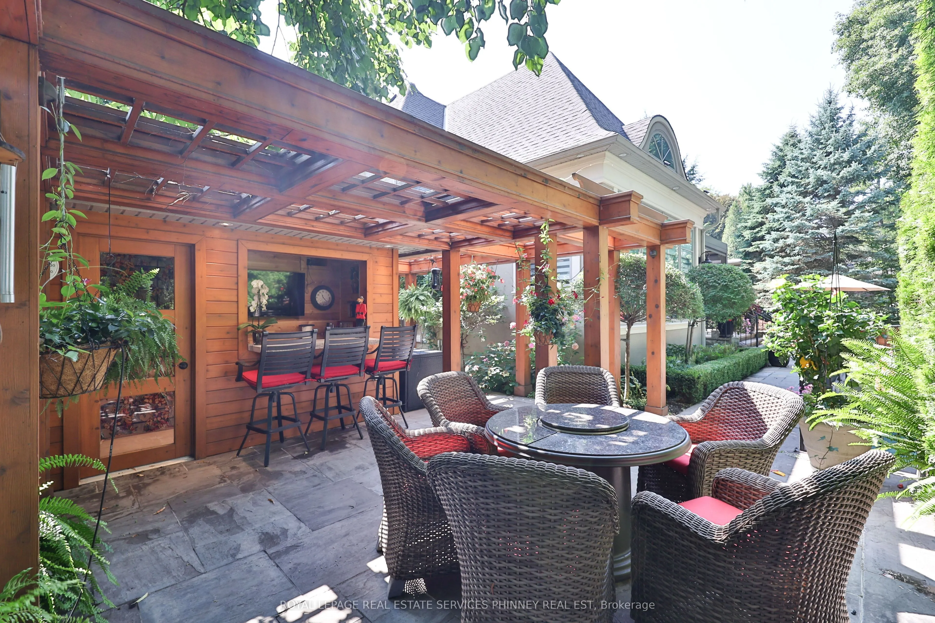 541 Arrowhead Road