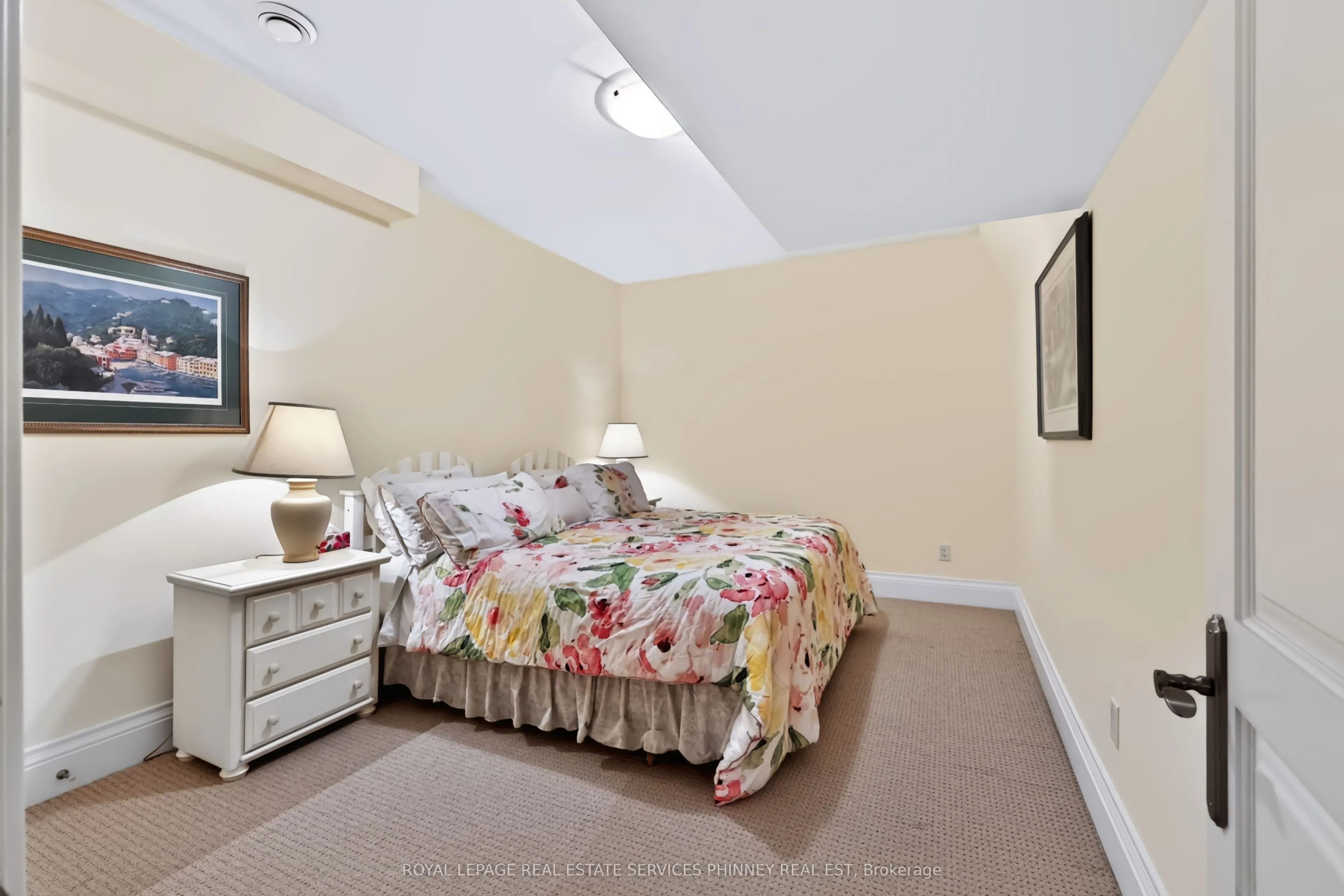 541 Arrowhead Road
