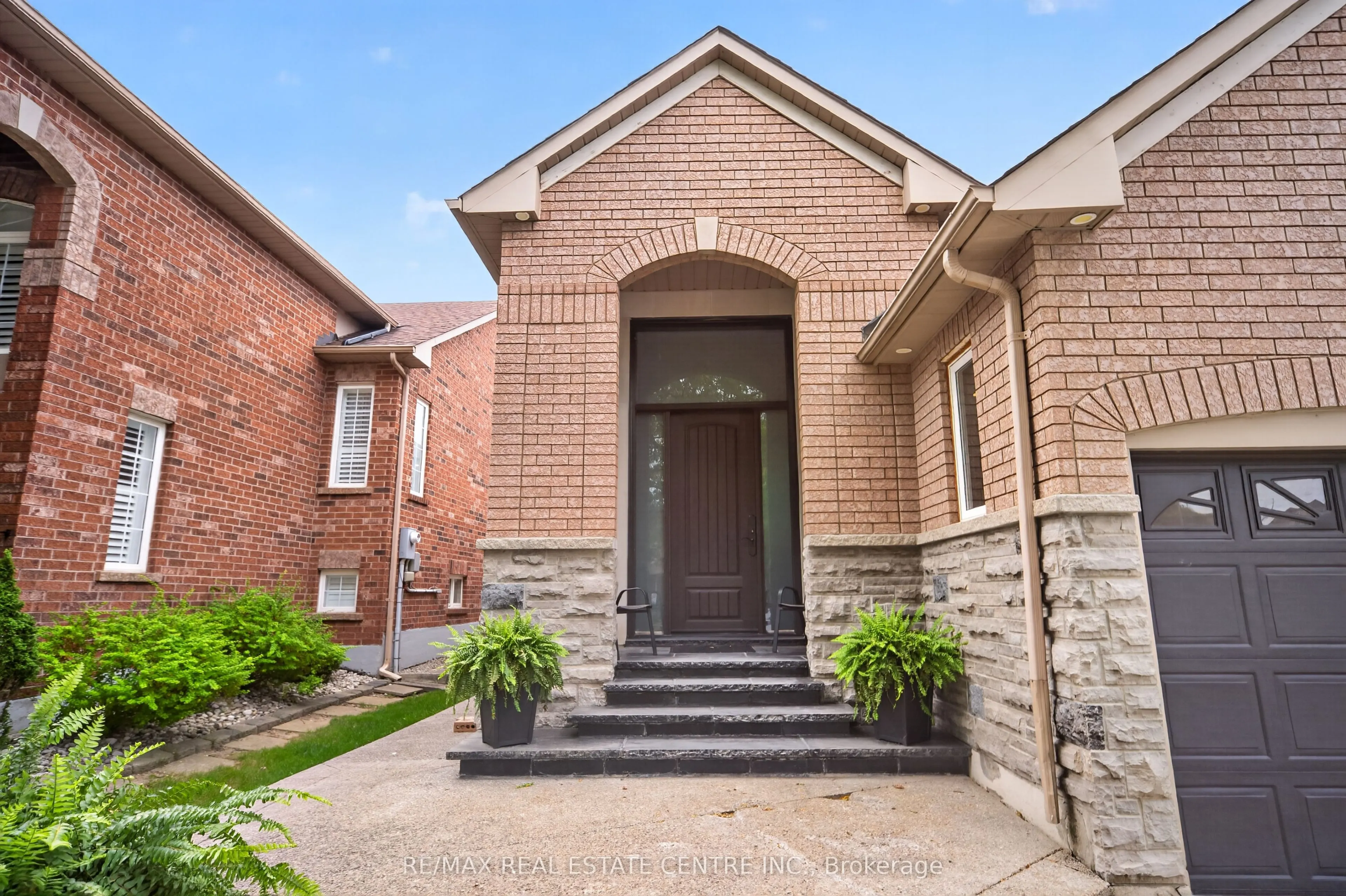 3 Twin Willow Crescent