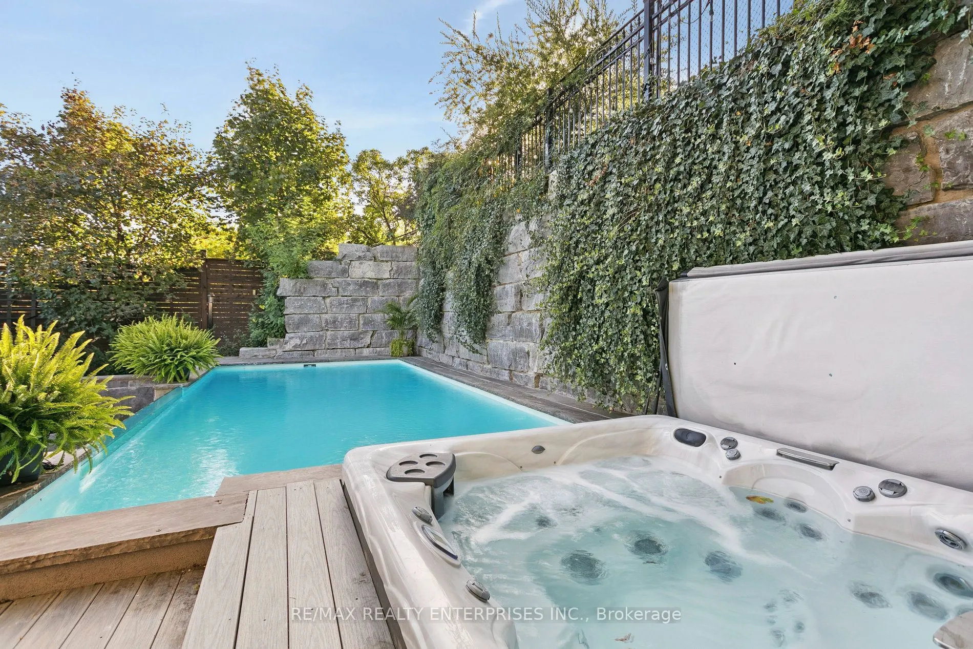 2683 Kingsberry Crescent