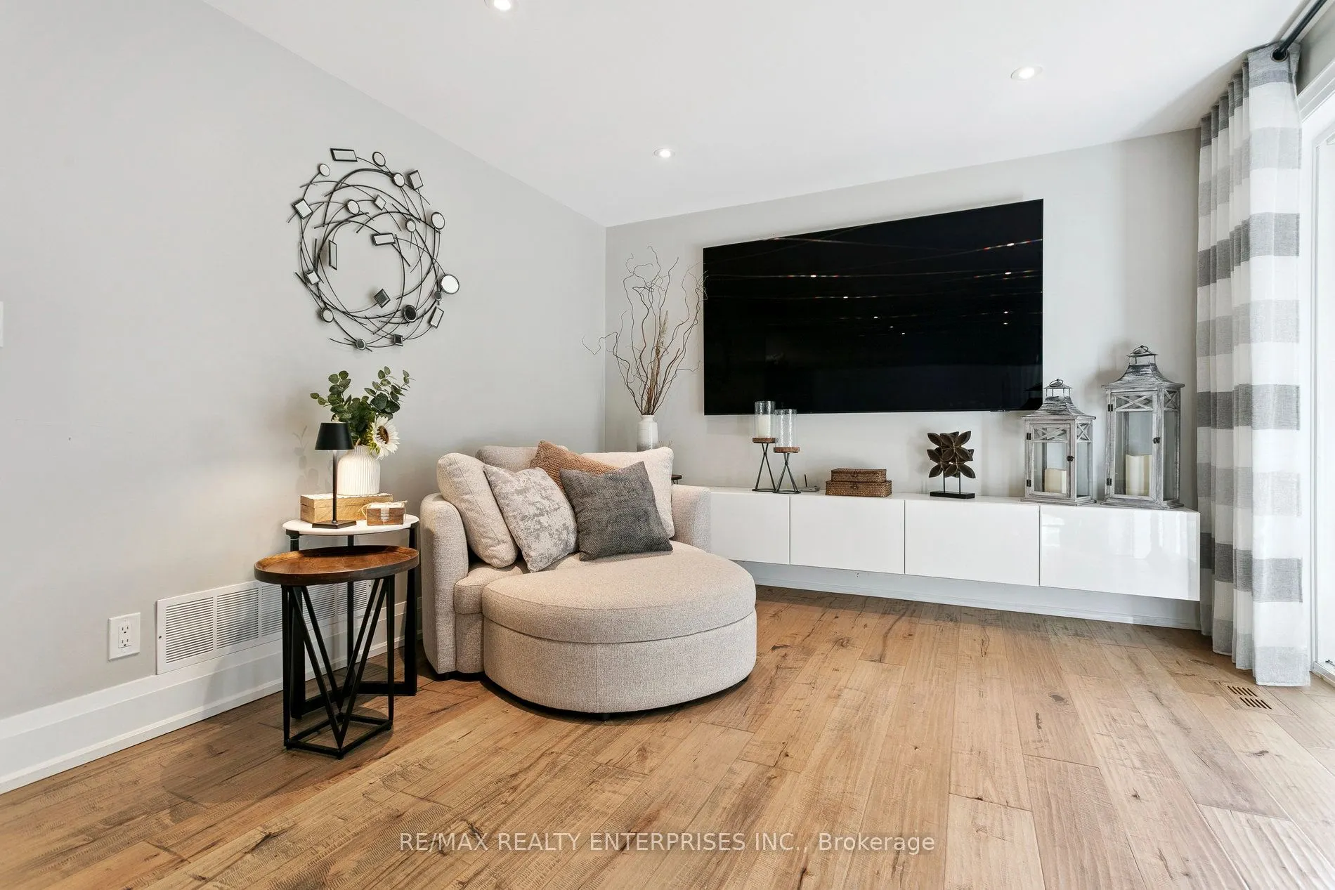 2683 Kingsberry Crescent