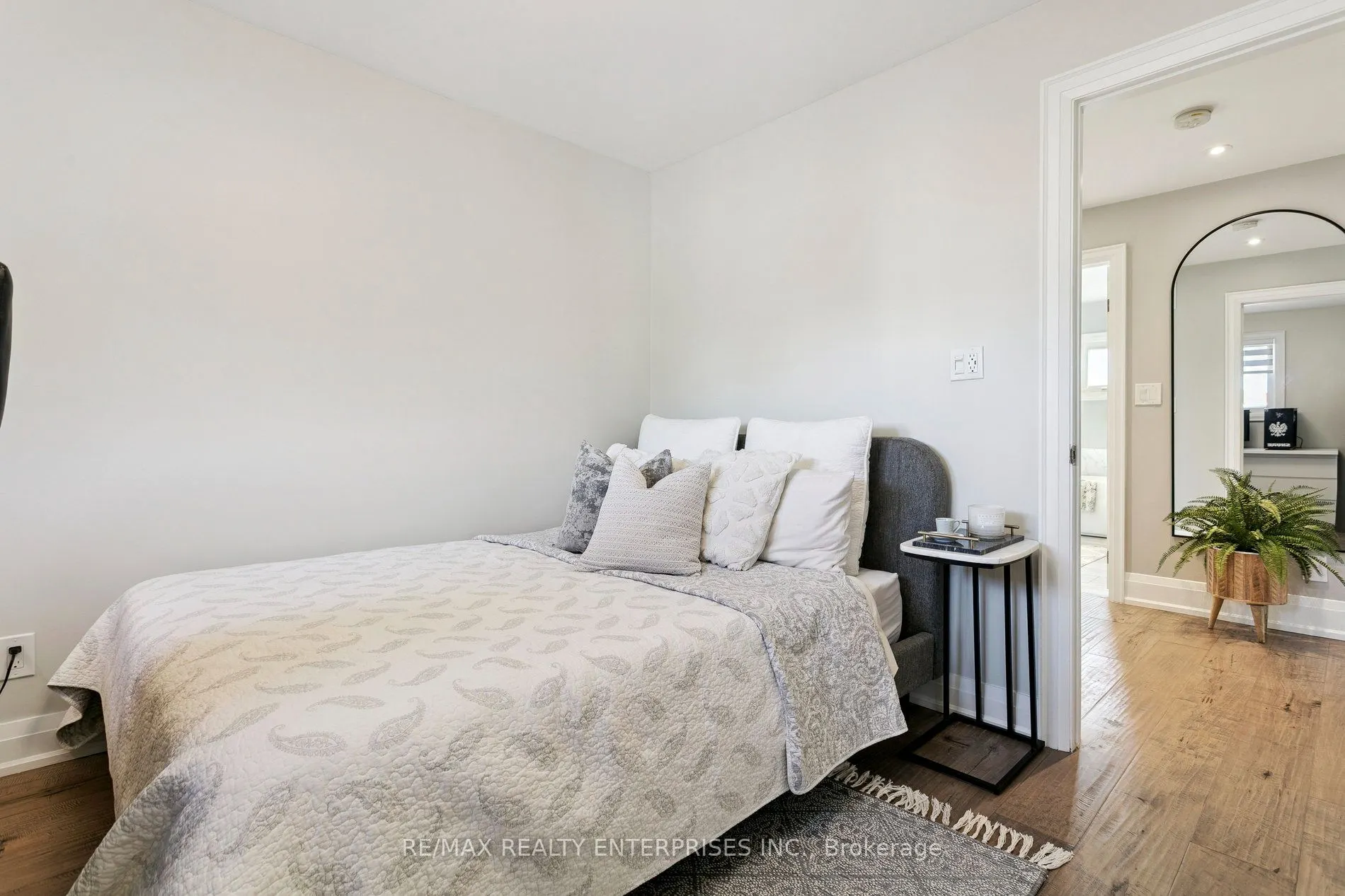 2683 Kingsberry Crescent
