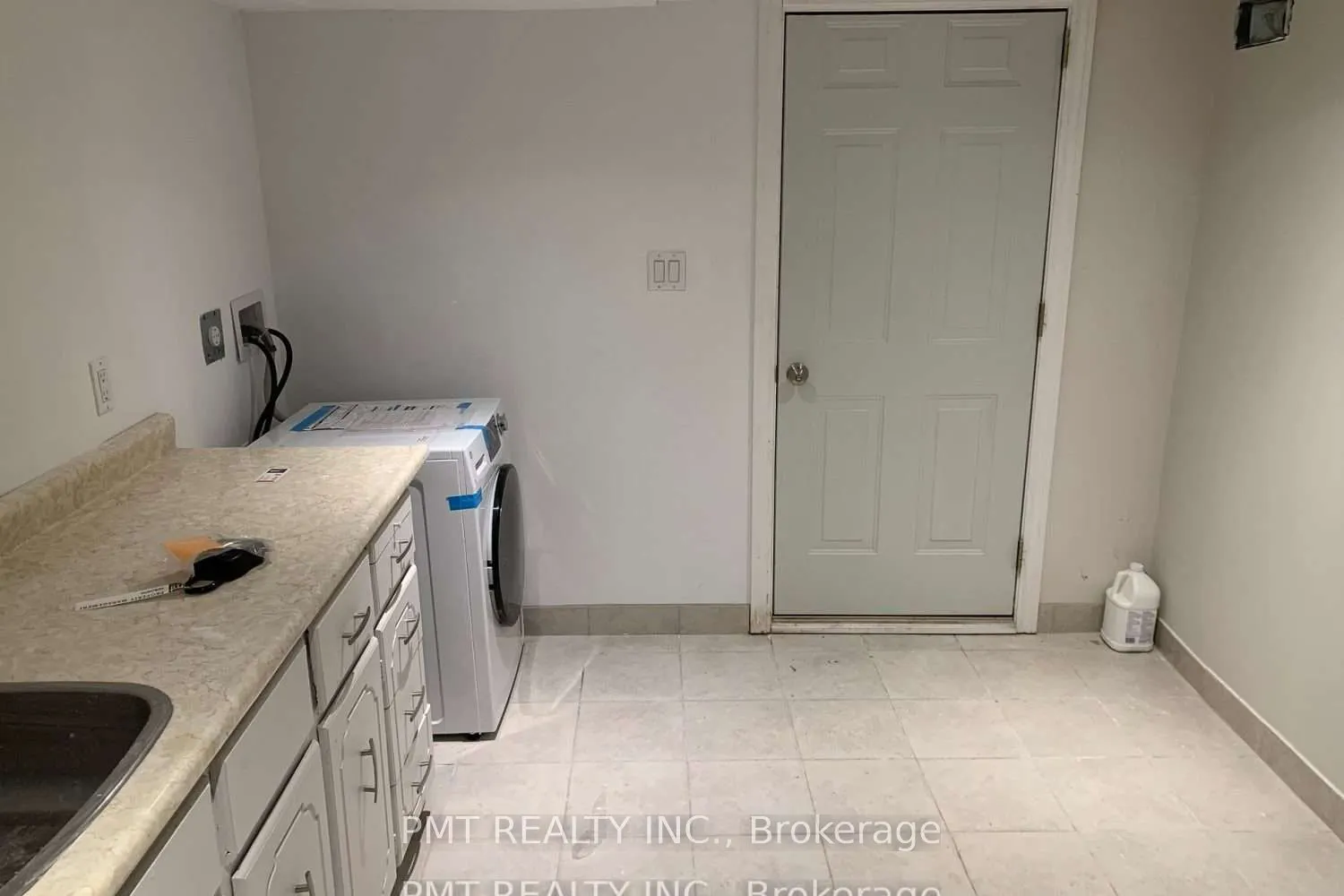 39 Windermere Avenue #Bsmt