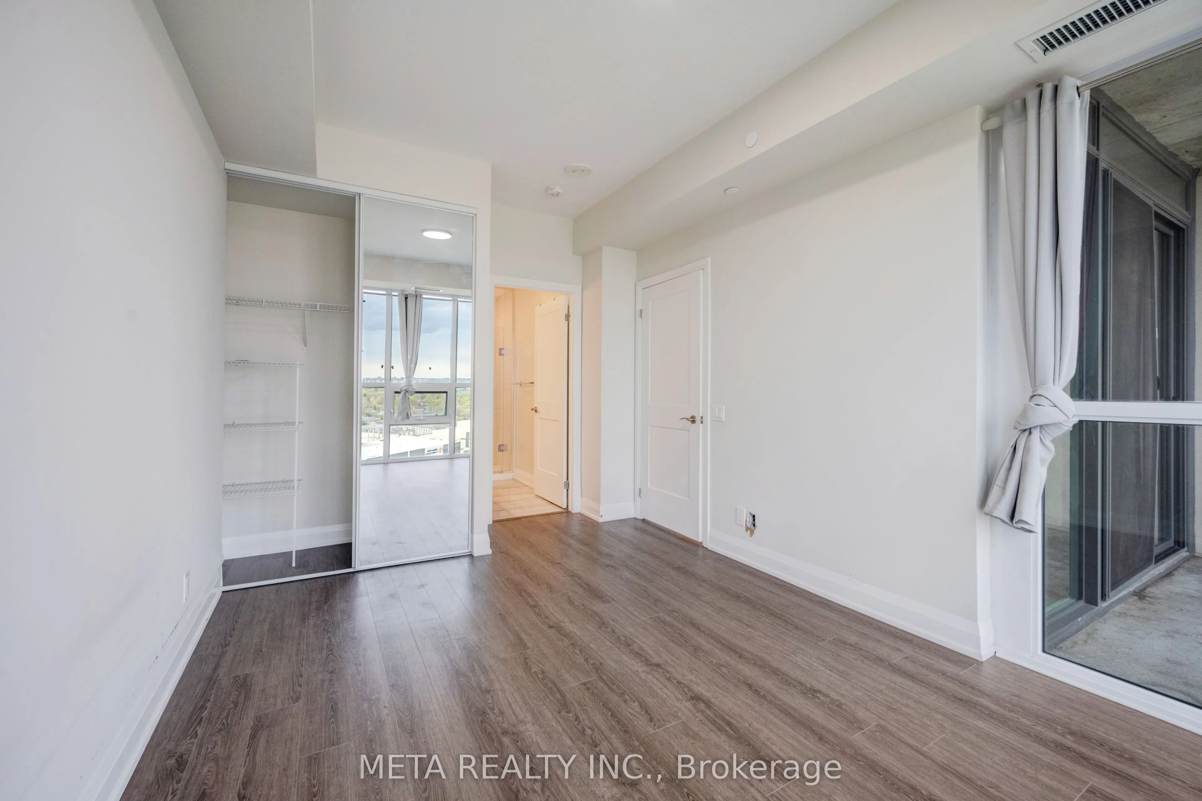 15 Lynch Street #1605