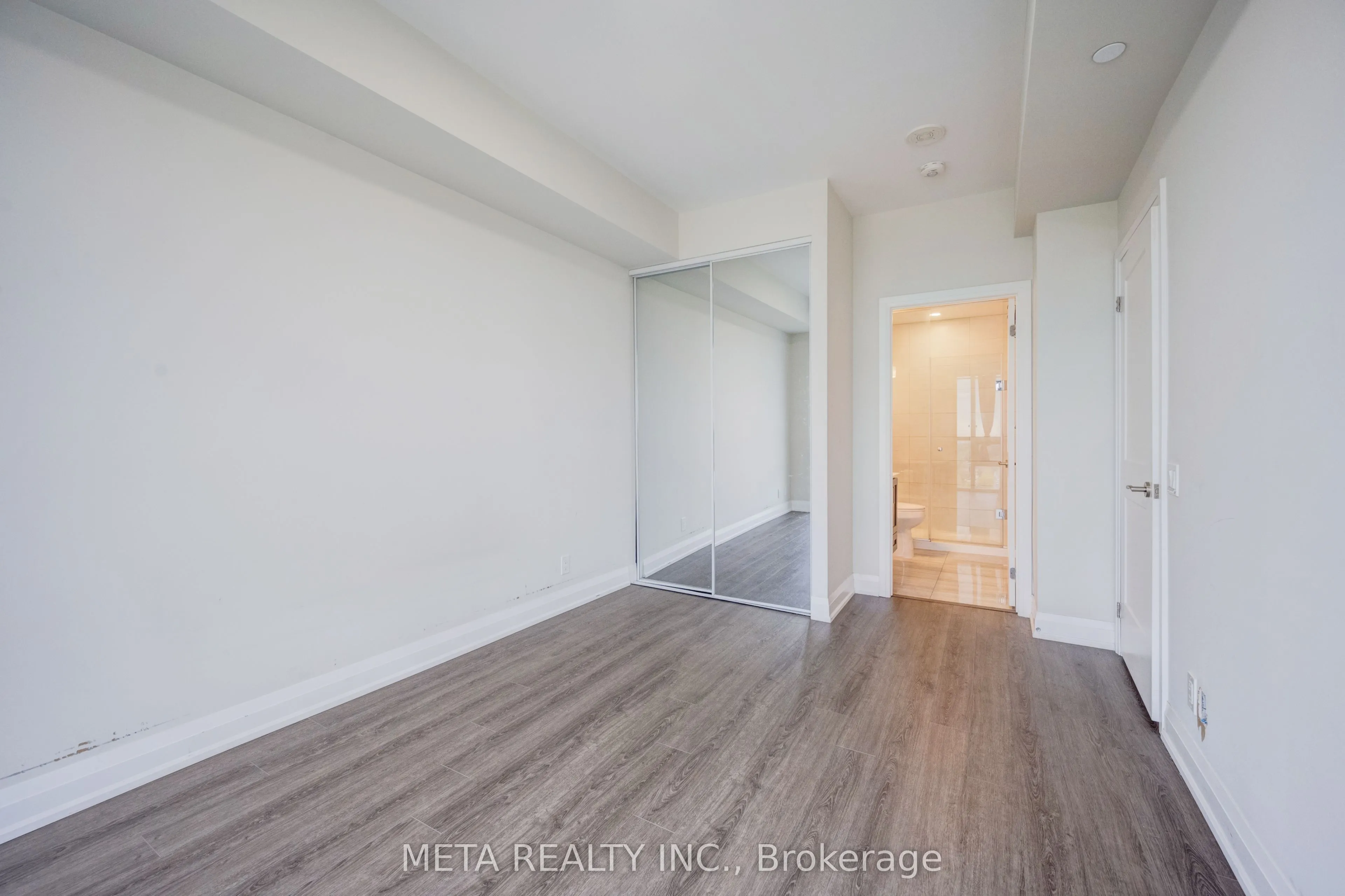 15 Lynch Street #1605