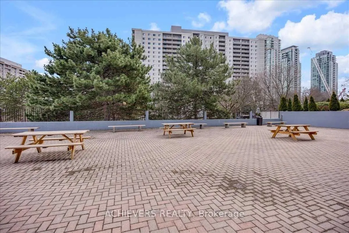 3590 Kaneff Crescent #507