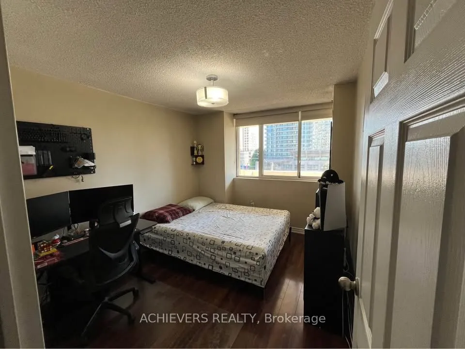 3590 Kaneff Crescent #507
