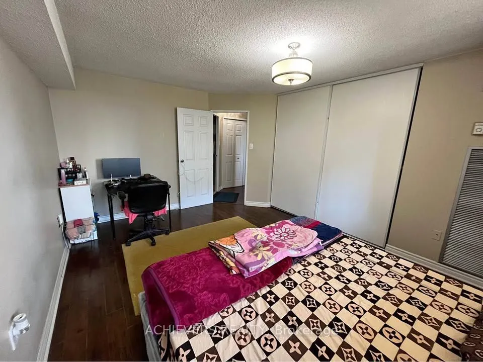 3590 Kaneff Crescent #507