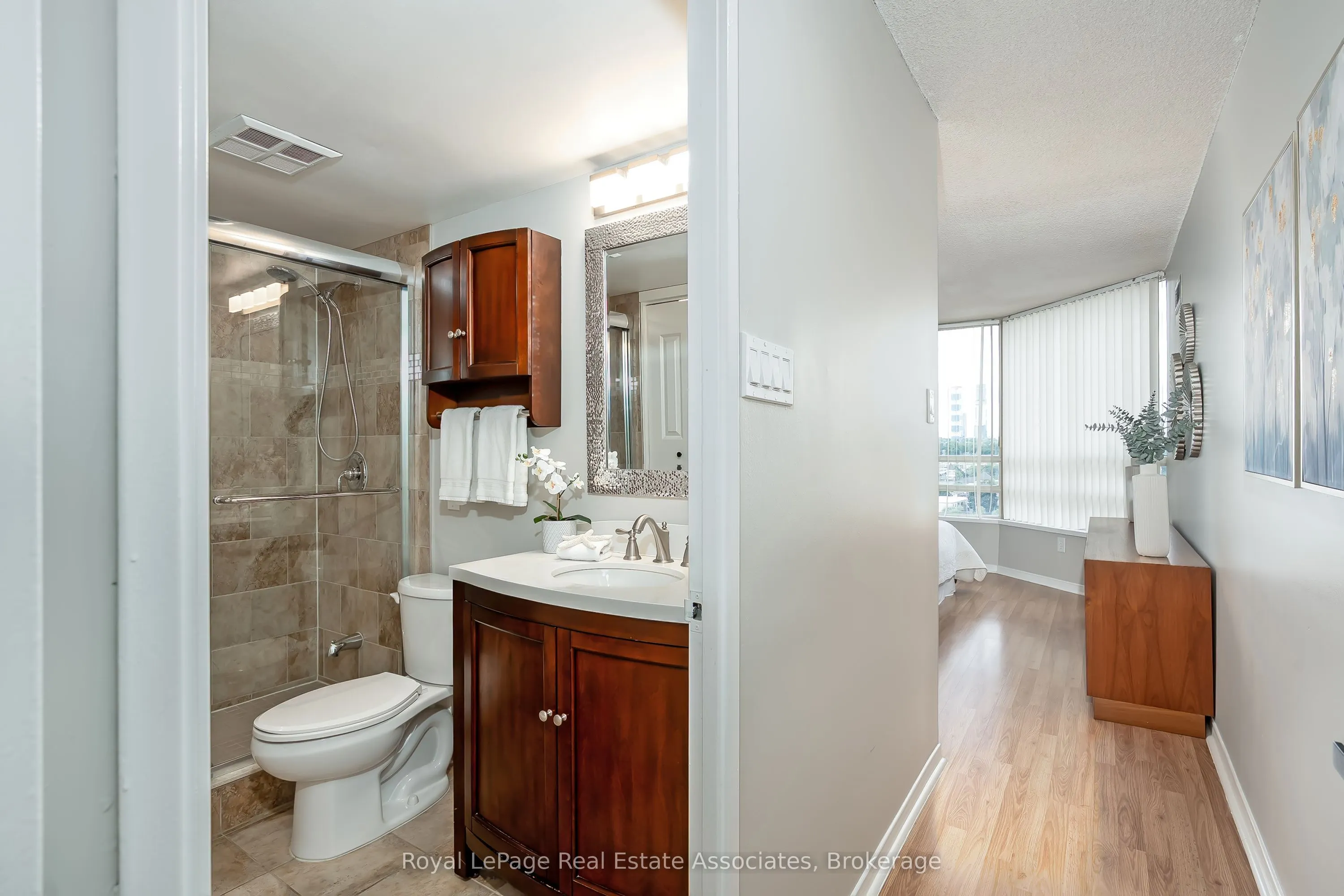 75 King Street E #1611