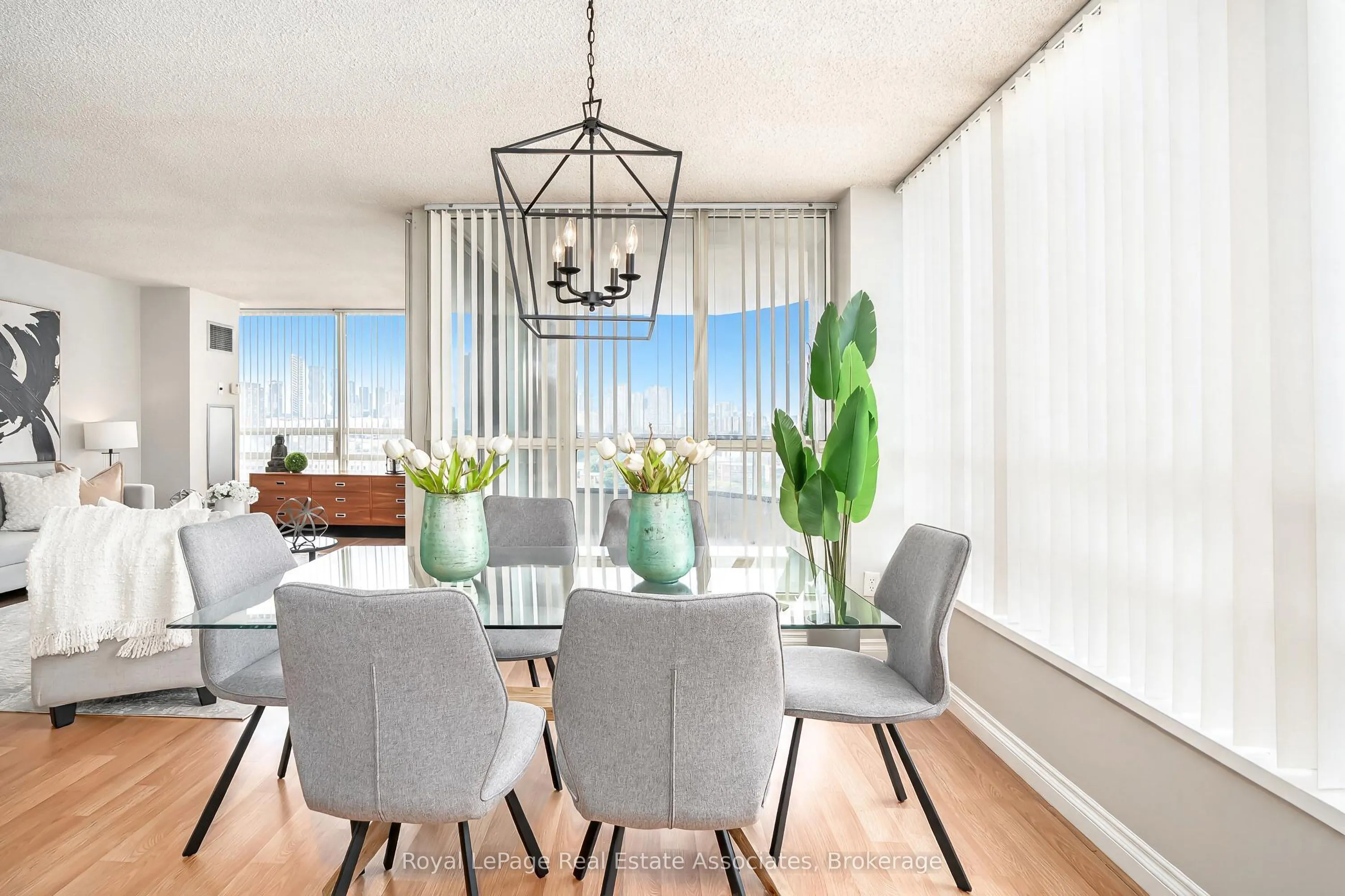 75 King Street E #1611