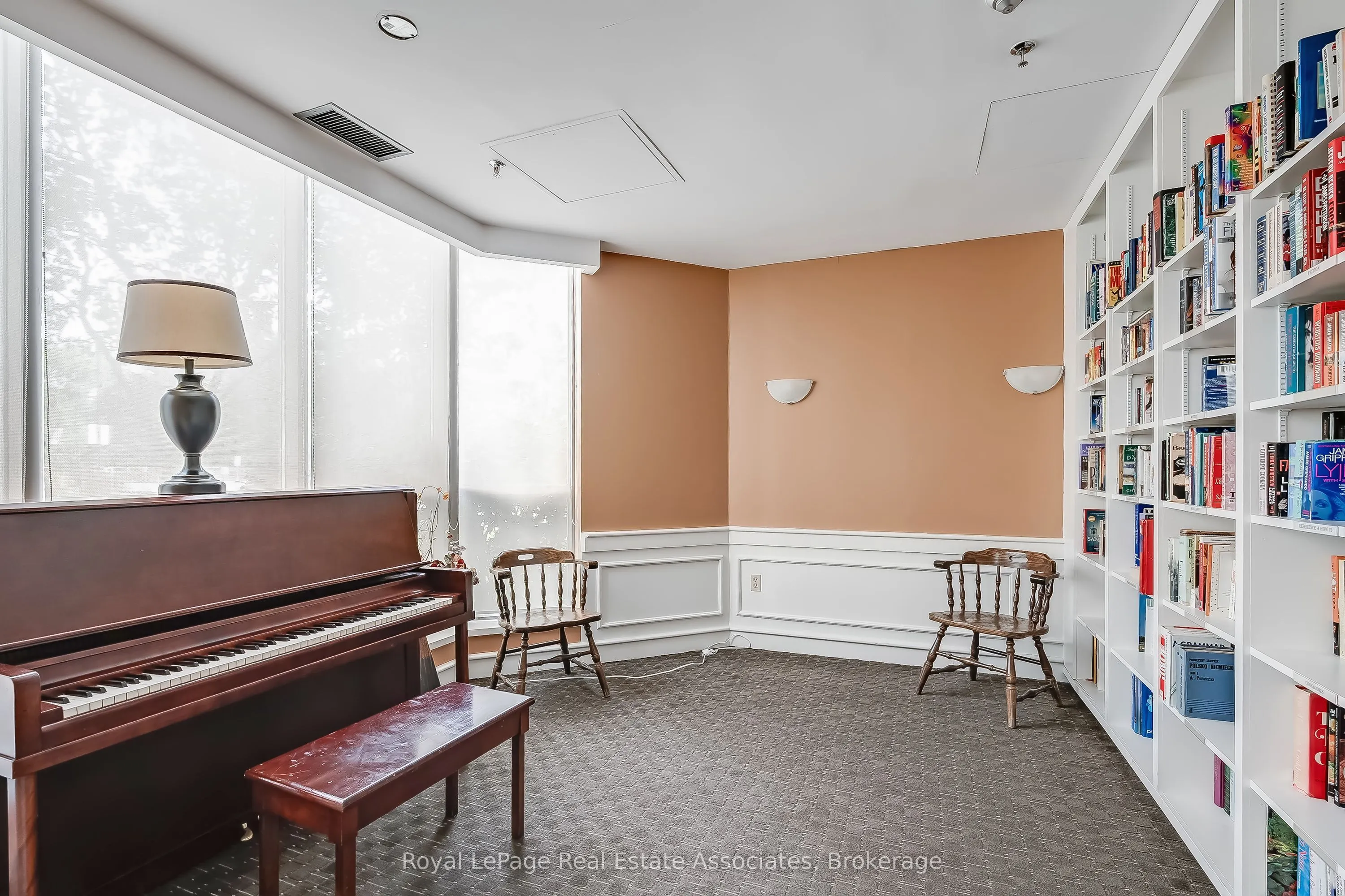 75 King Street E #1611
