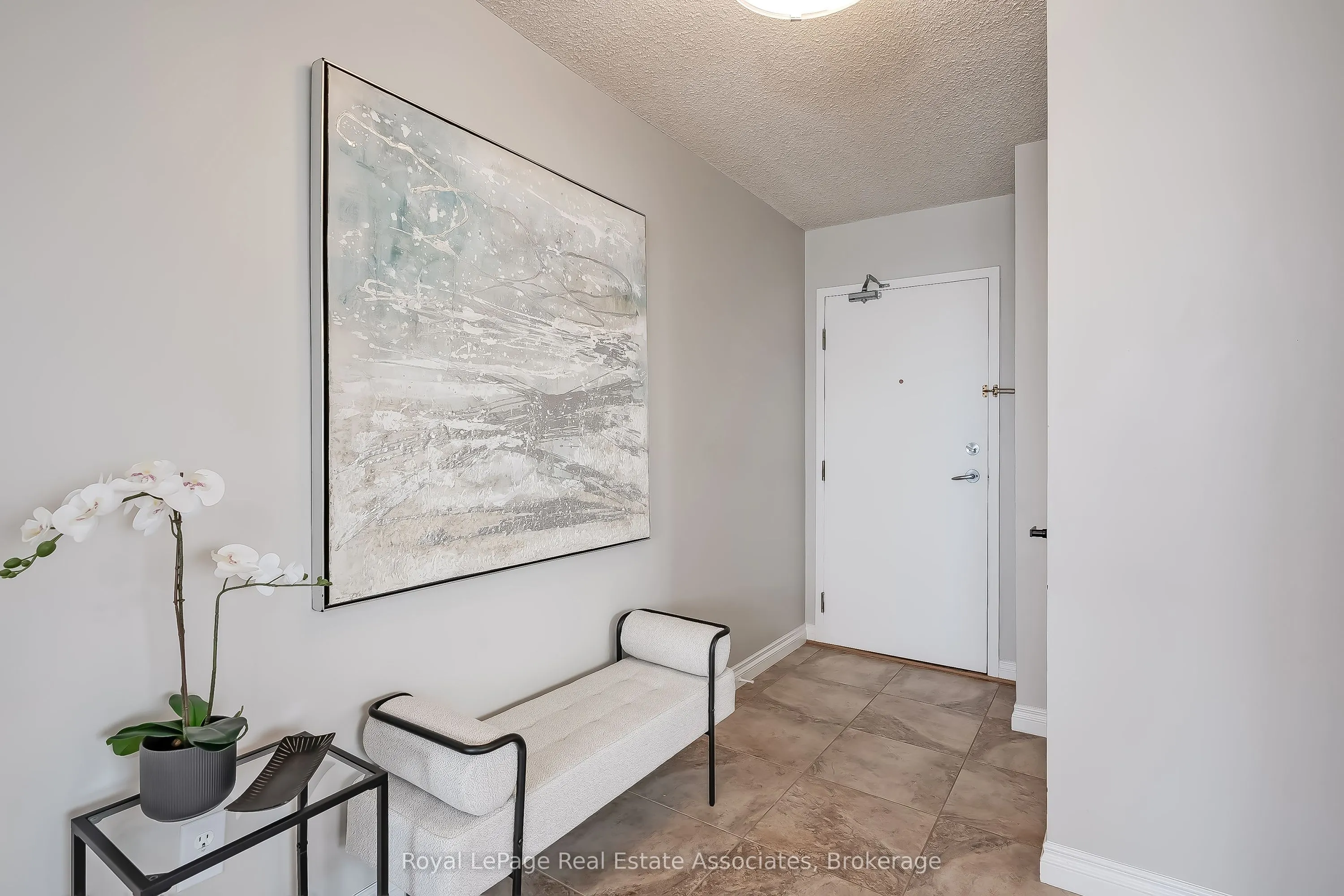 75 King Street E #1611
