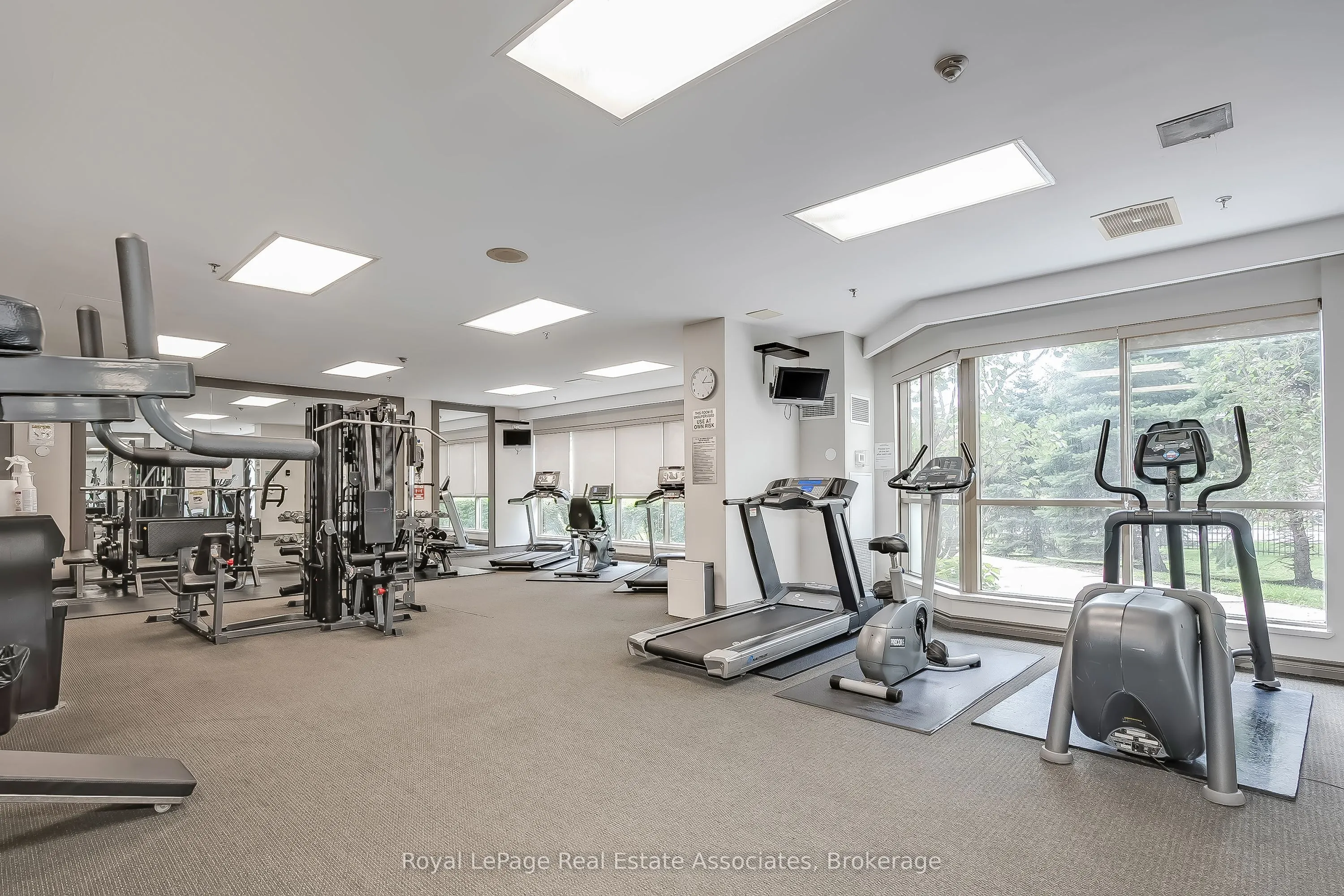 75 King Street E #1611