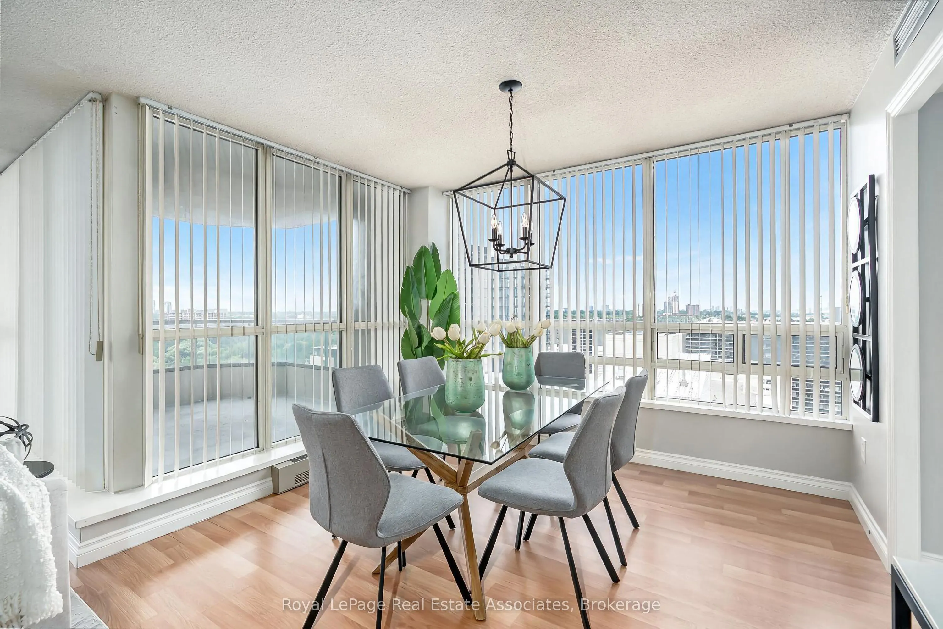 75 King Street E #1611