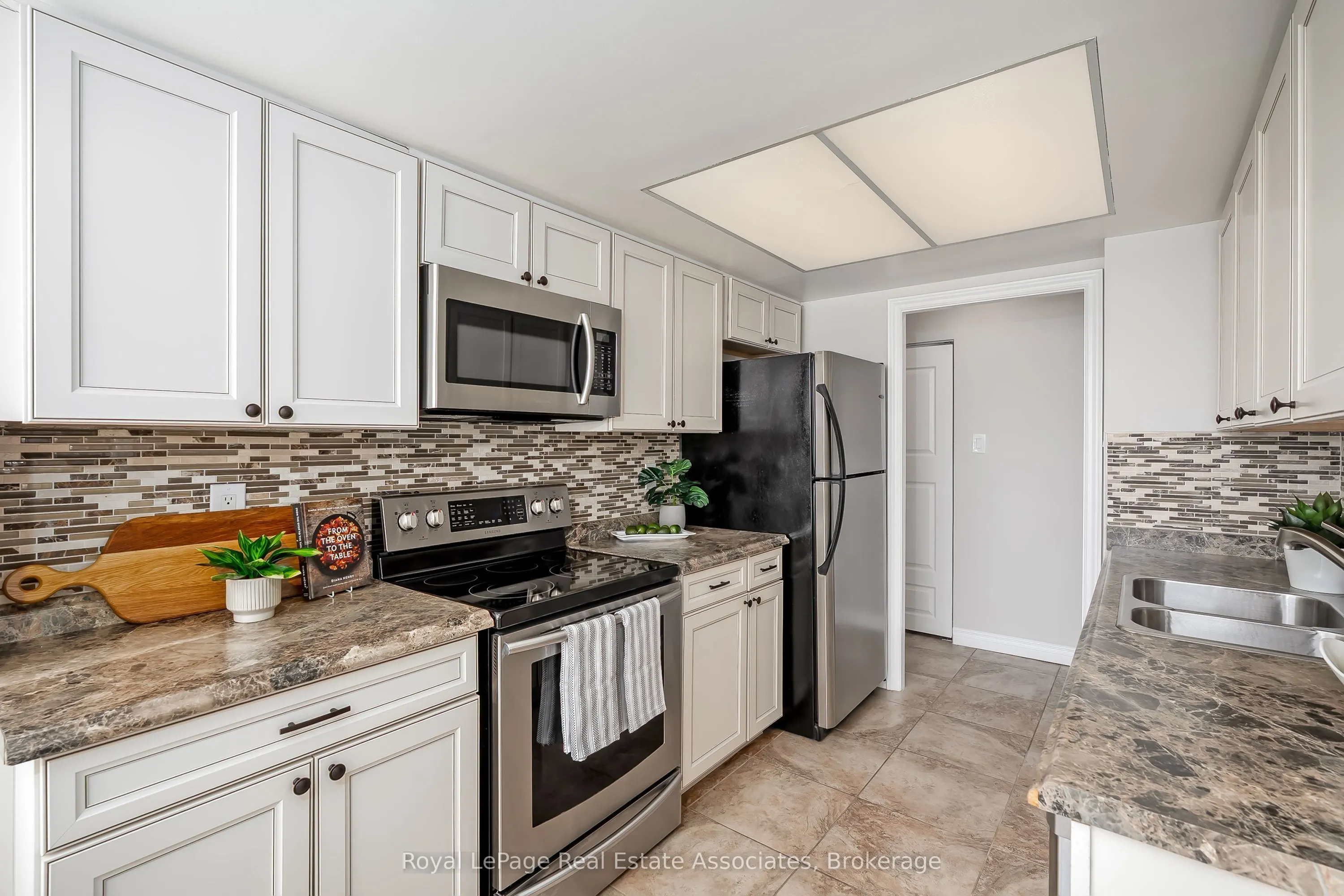 75 King Street E #1611