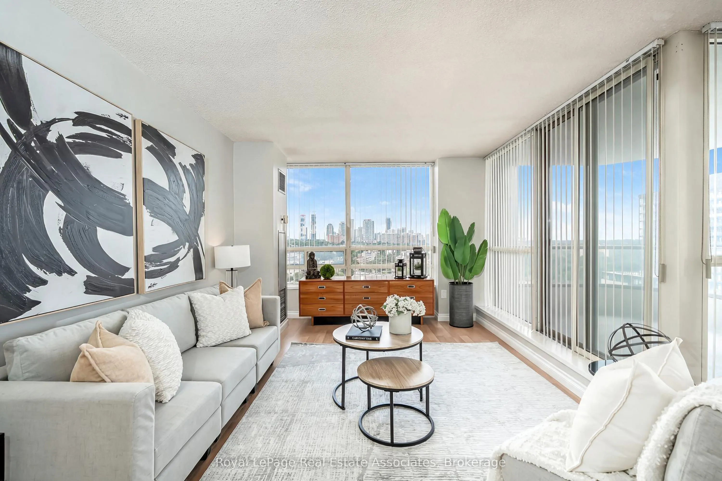 75 King Street E #1611