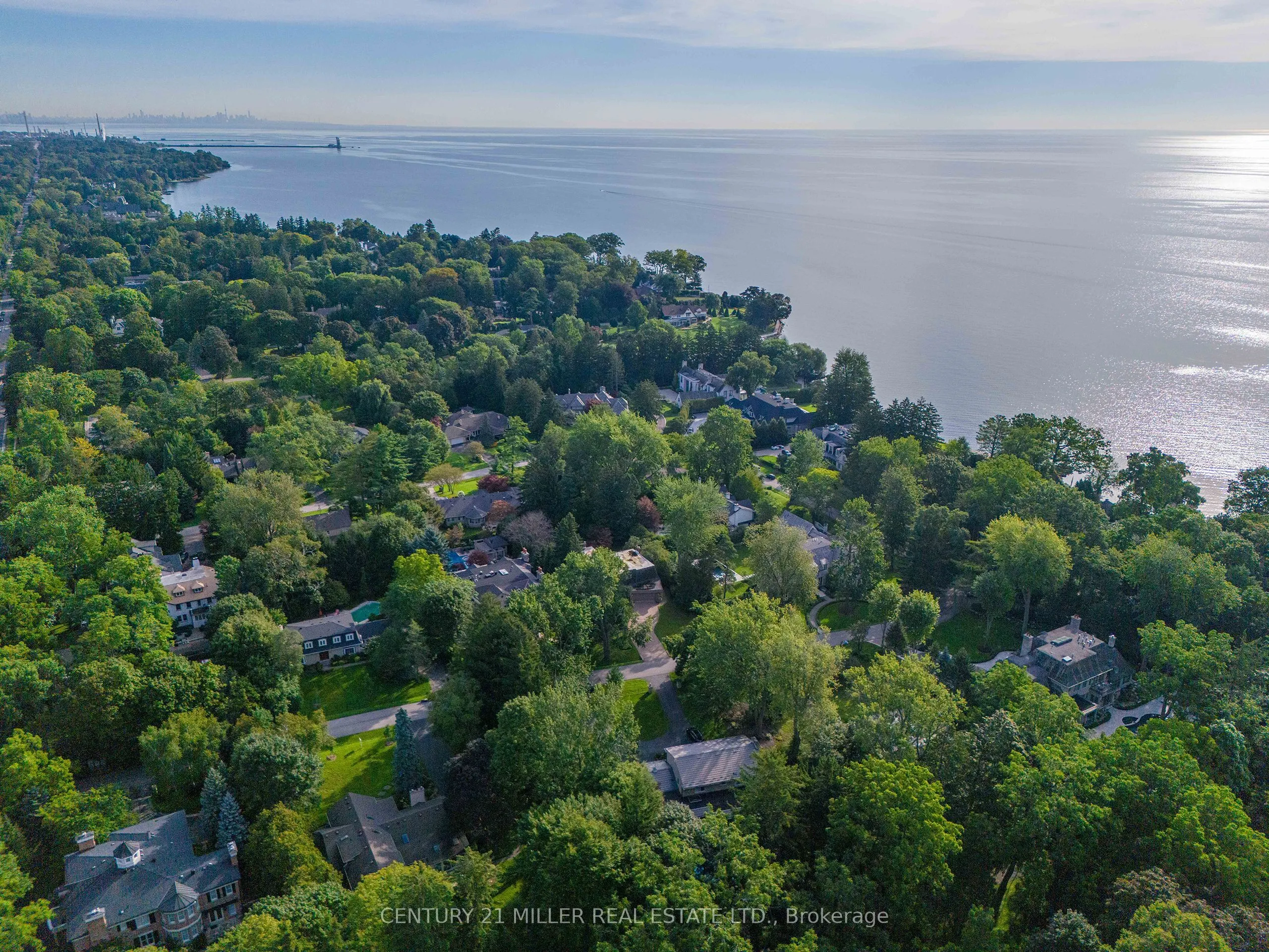 16 Colonial Crescent