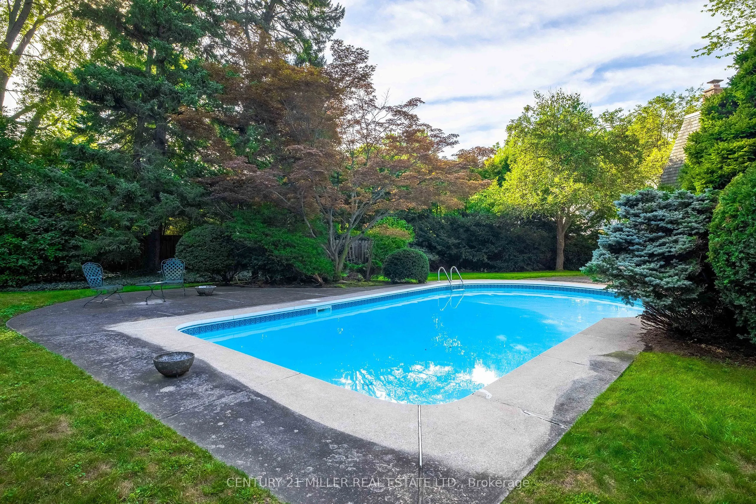 16 Colonial Crescent