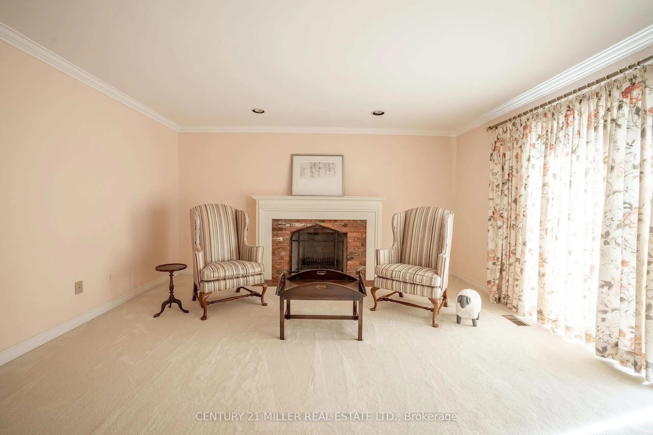 16 Colonial Crescent