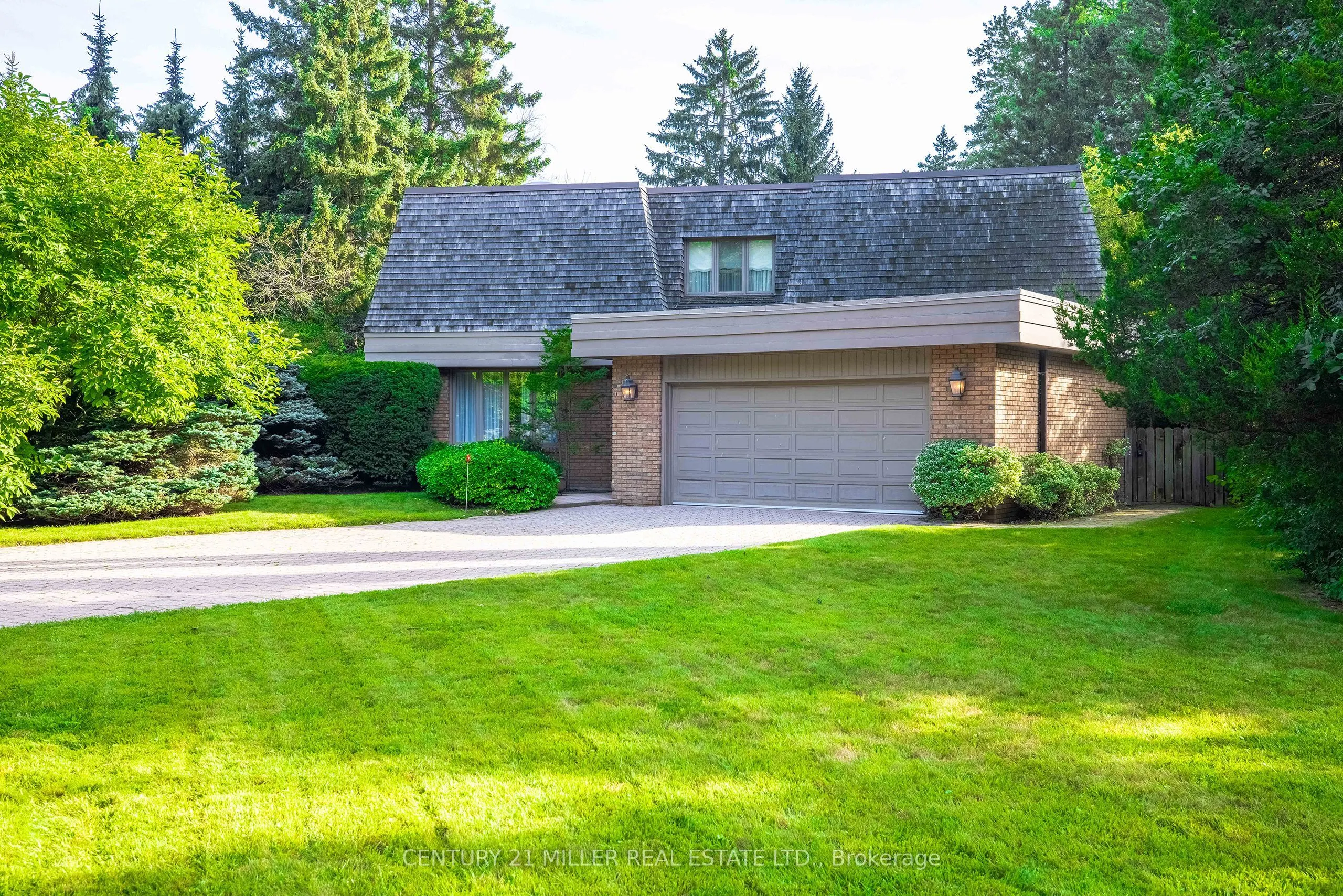 16 Colonial Crescent