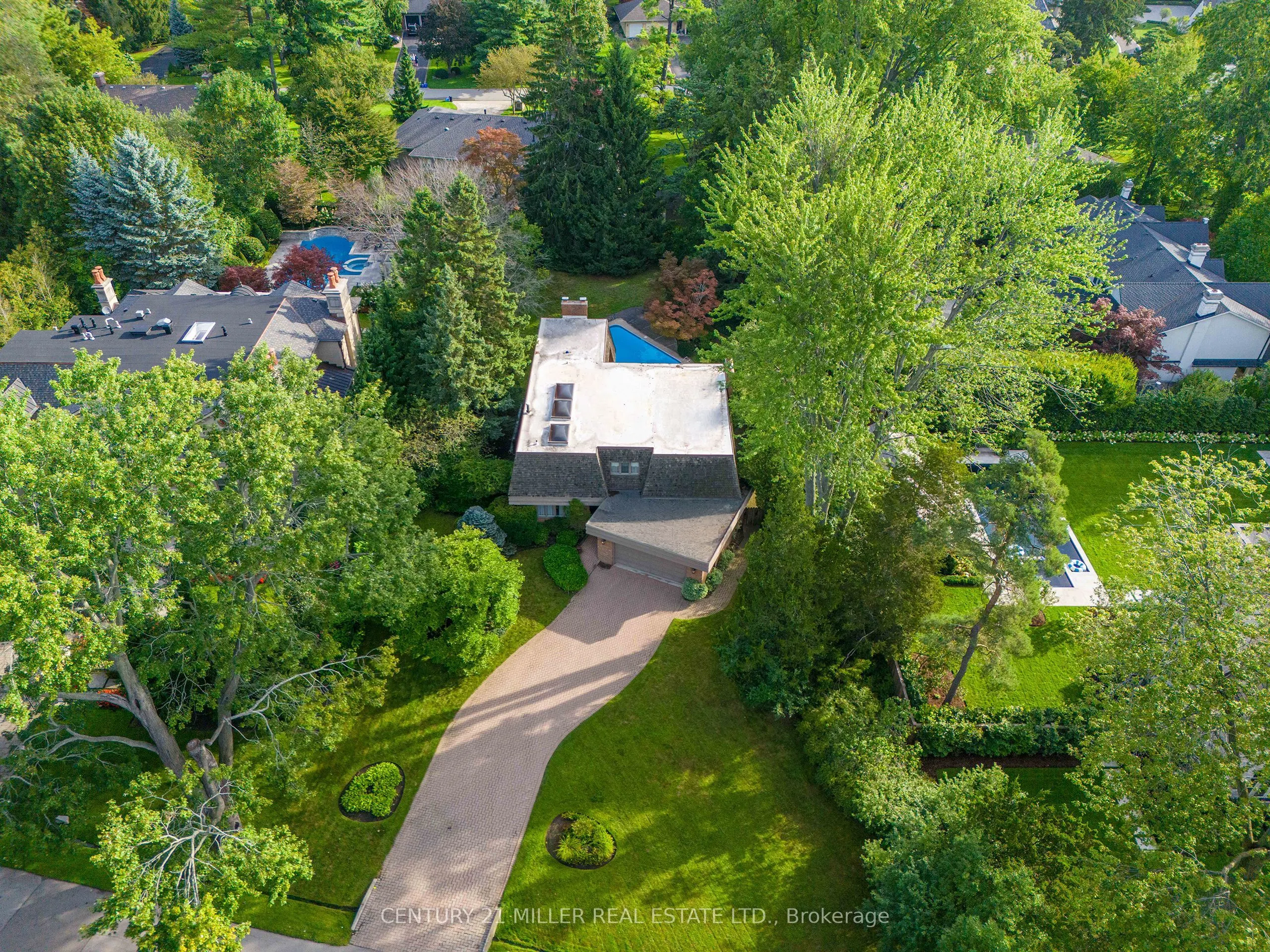 16 Colonial Crescent