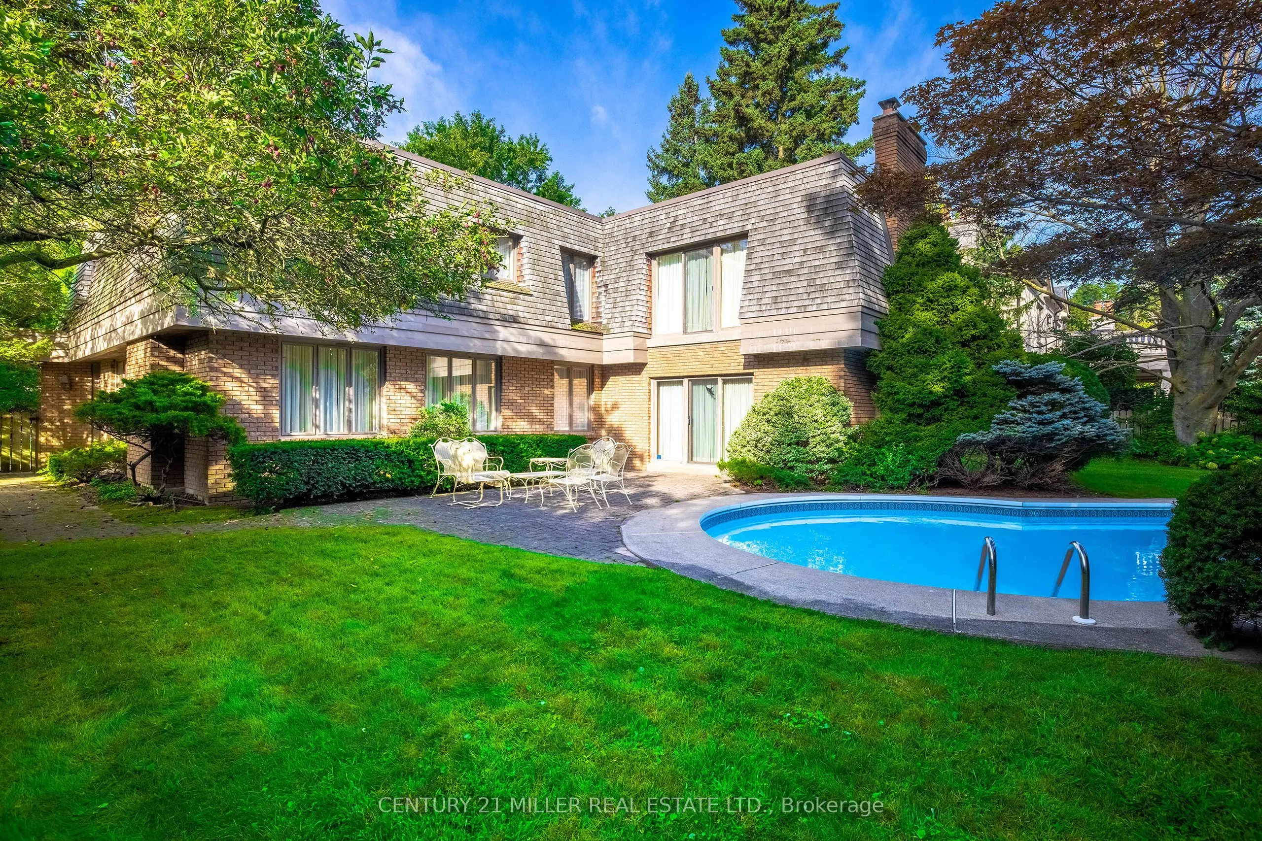 16 Colonial Crescent
