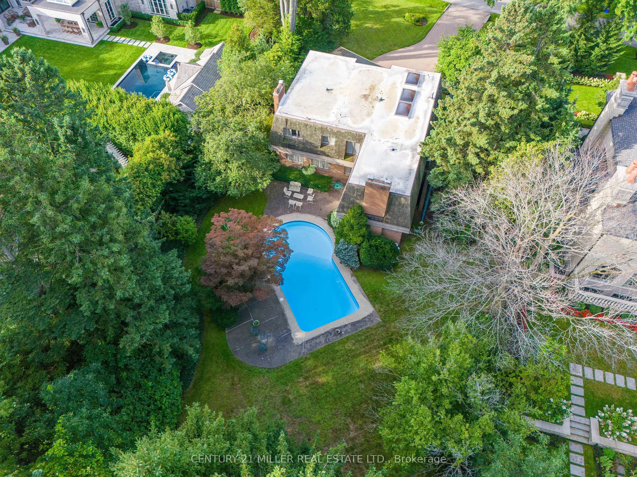 16 Colonial Crescent