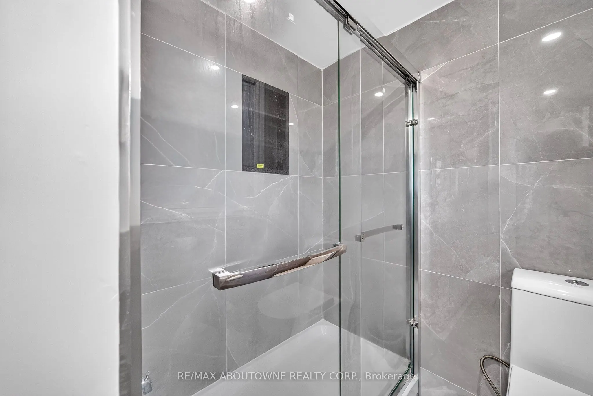 668 Greycedar Crescent