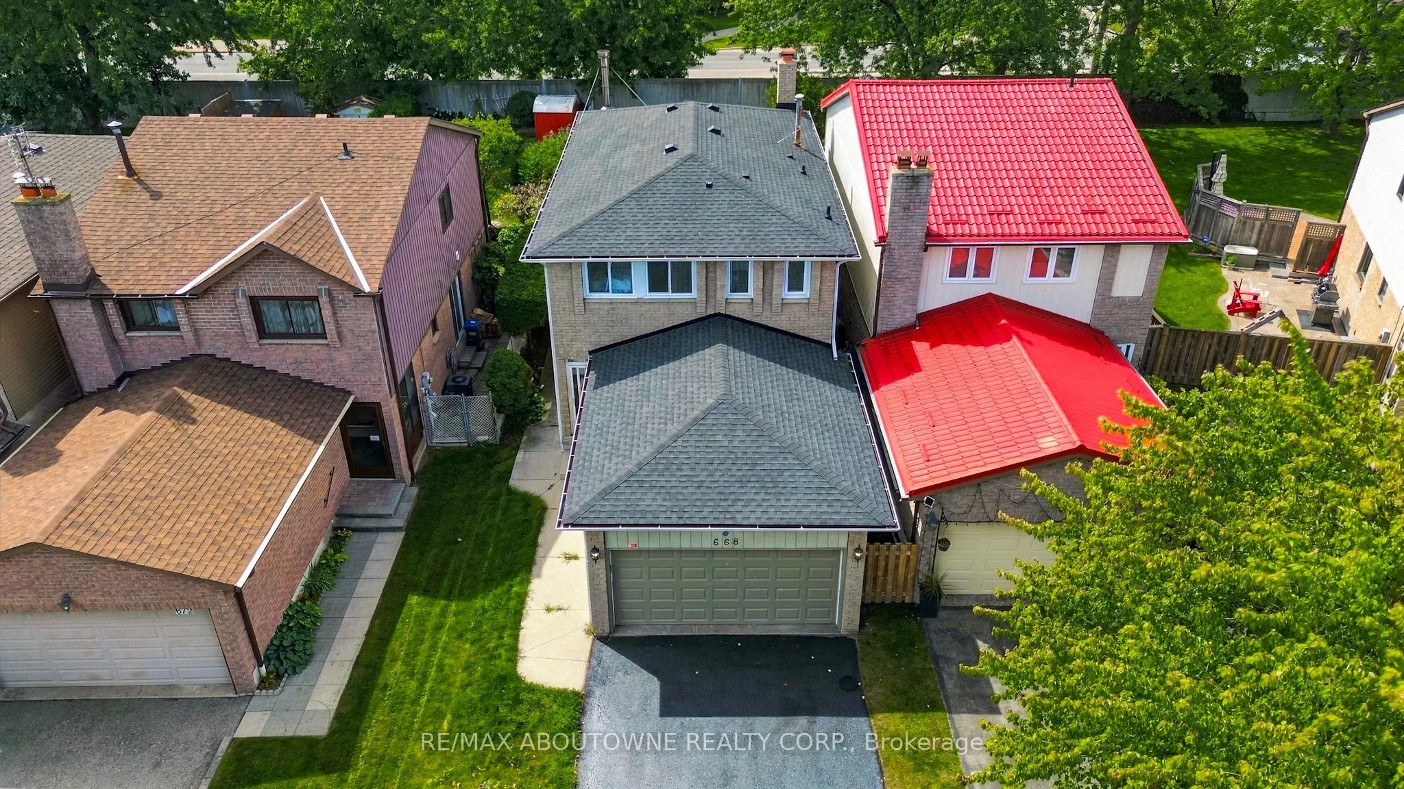 668 Greycedar Crescent