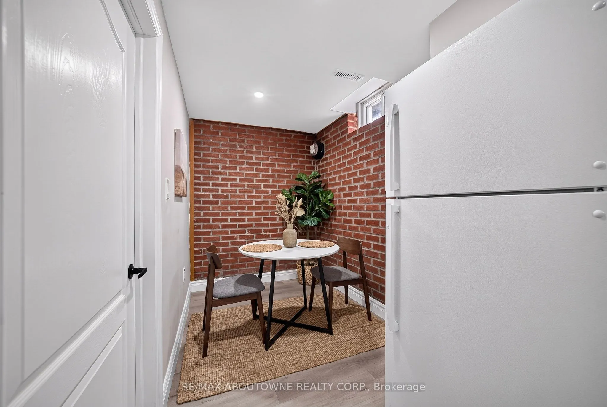 668 Greycedar Crescent
