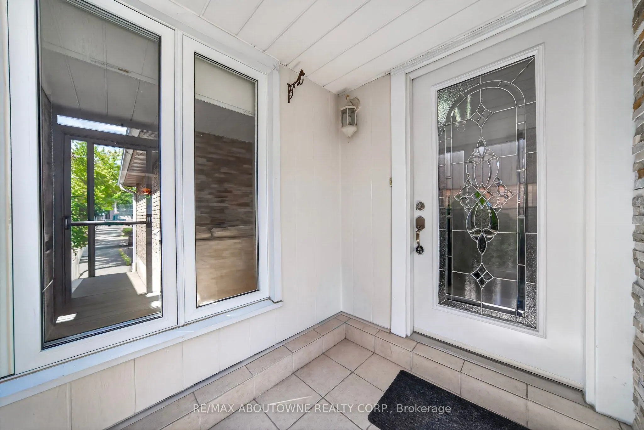 668 Greycedar Crescent